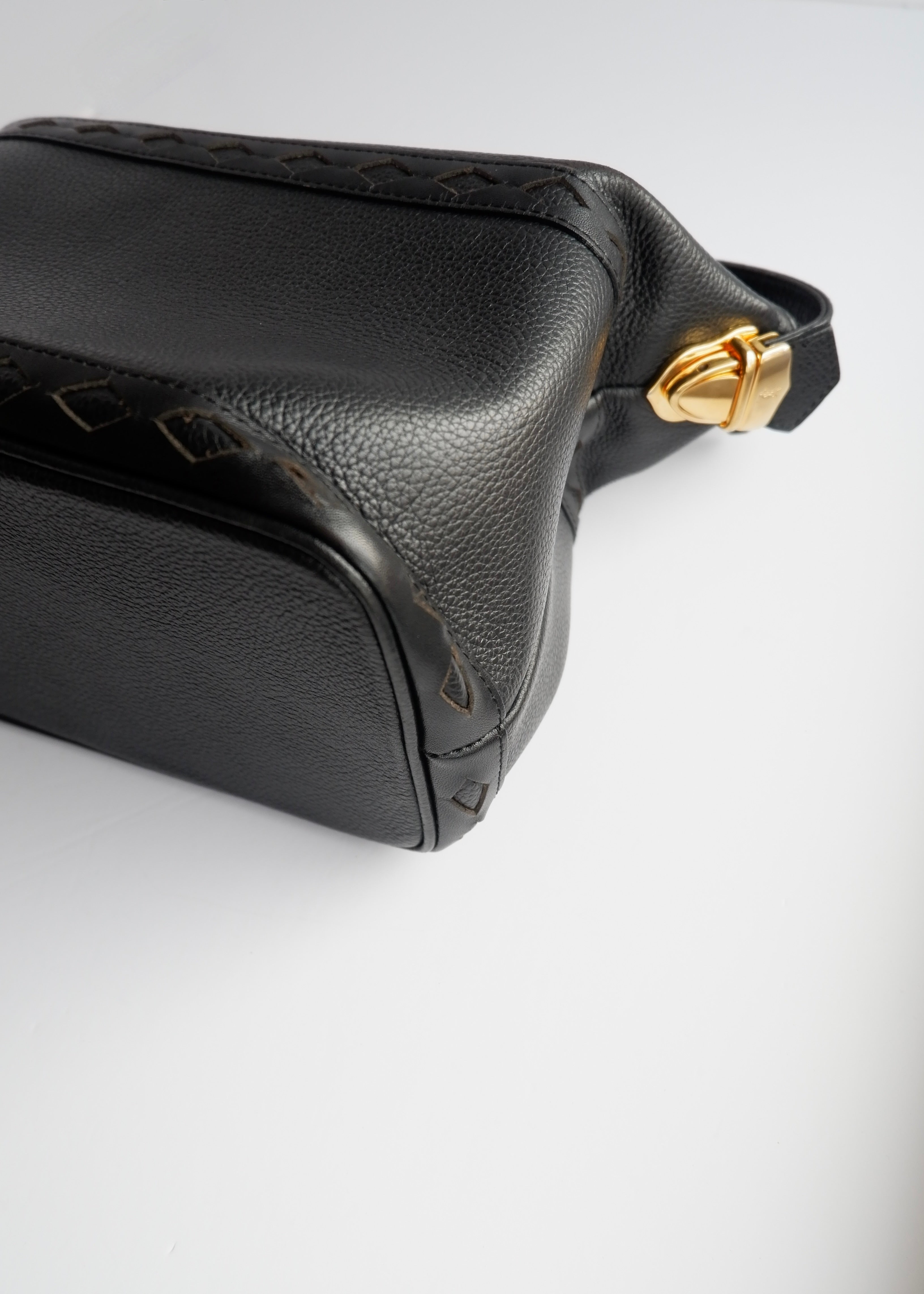 Sac à main YSL vintage authentique d'occasion en cuir grainé noir