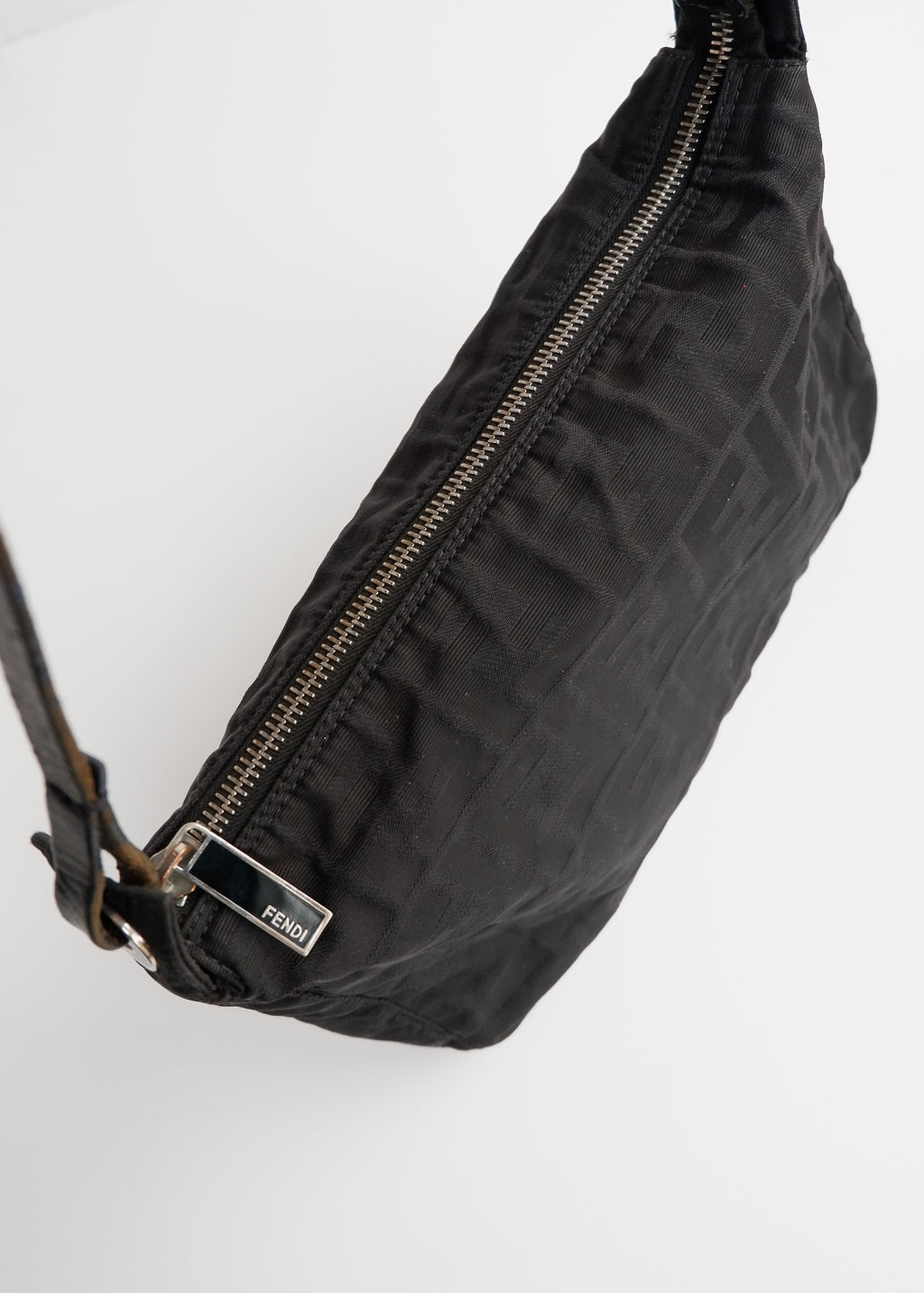 Sac bandoulière Fendi Zucca en toile noire authentique d'occasion