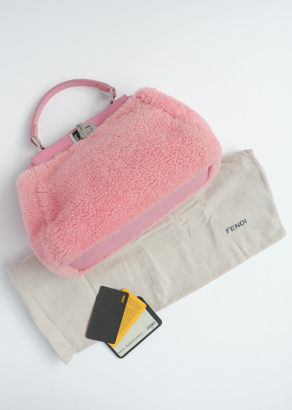 Authentique sac Fendi Peekaboo petit modèle en shearling rose et cuir, d'occasion