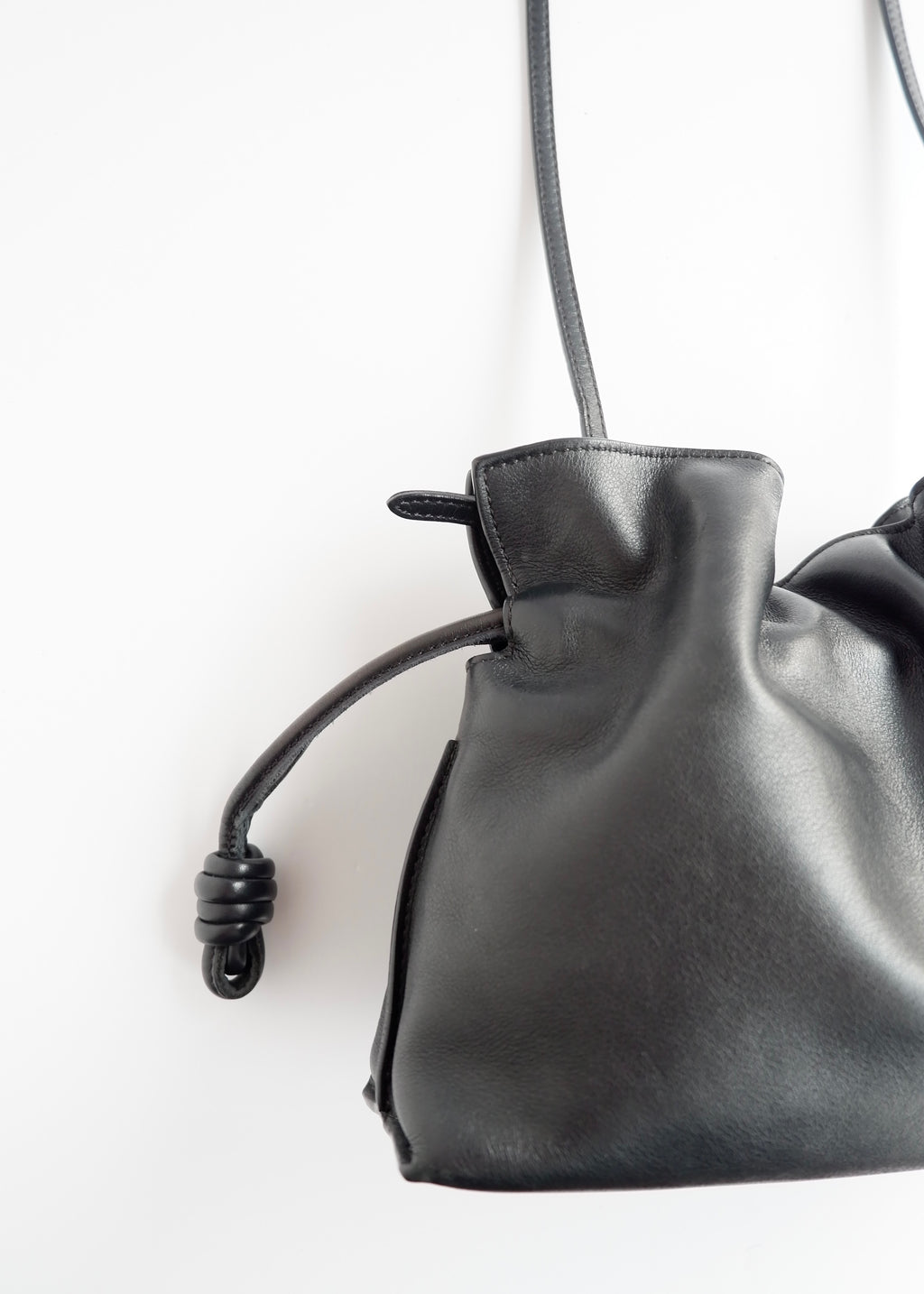 Pochette/sac bandoulière Loewe Flamenco Knot en cuir noir authentique d'occasion