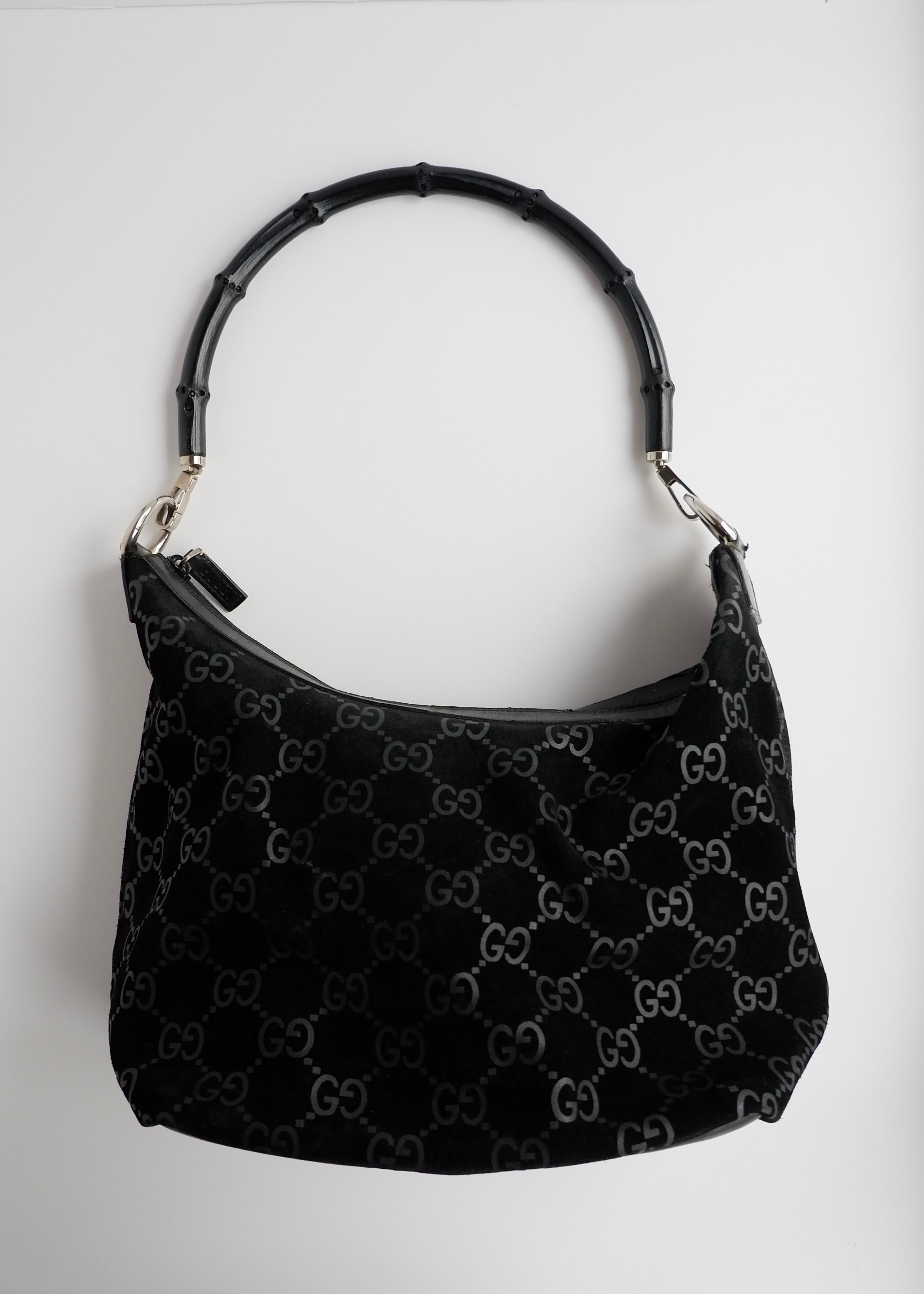 Sac à bandoulière Gucci en daim noir avec poignée en bambou, authentique et d'occasion