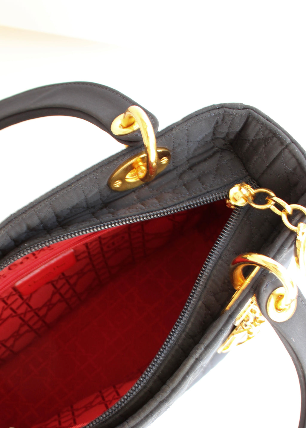 Sac à main Christian Dior Lady Dior Medium en toile bleu marine, d'occasion authentique, avec accastillage doré