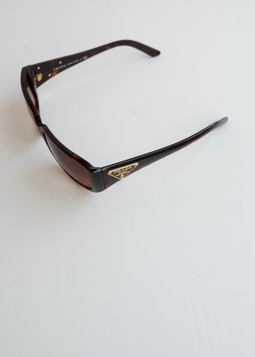Authentiques lunettes de soleil à monture carrée marron Prada d'occasion