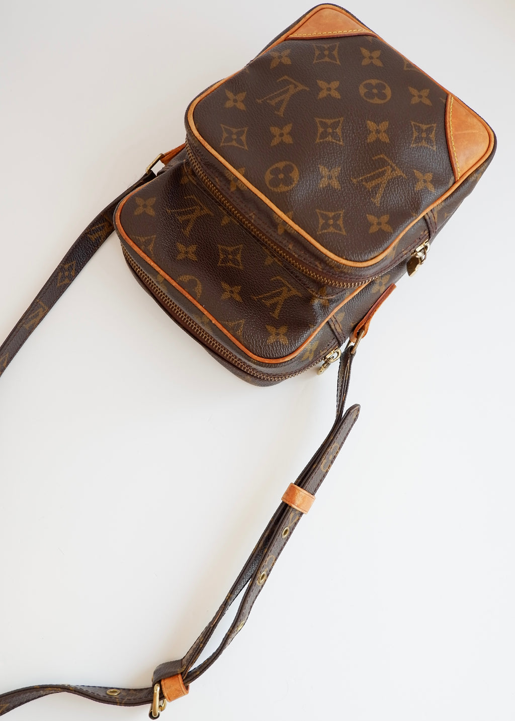 Sac bandoulière Louis Vuitton Amazone Monogram authentique d'occasion