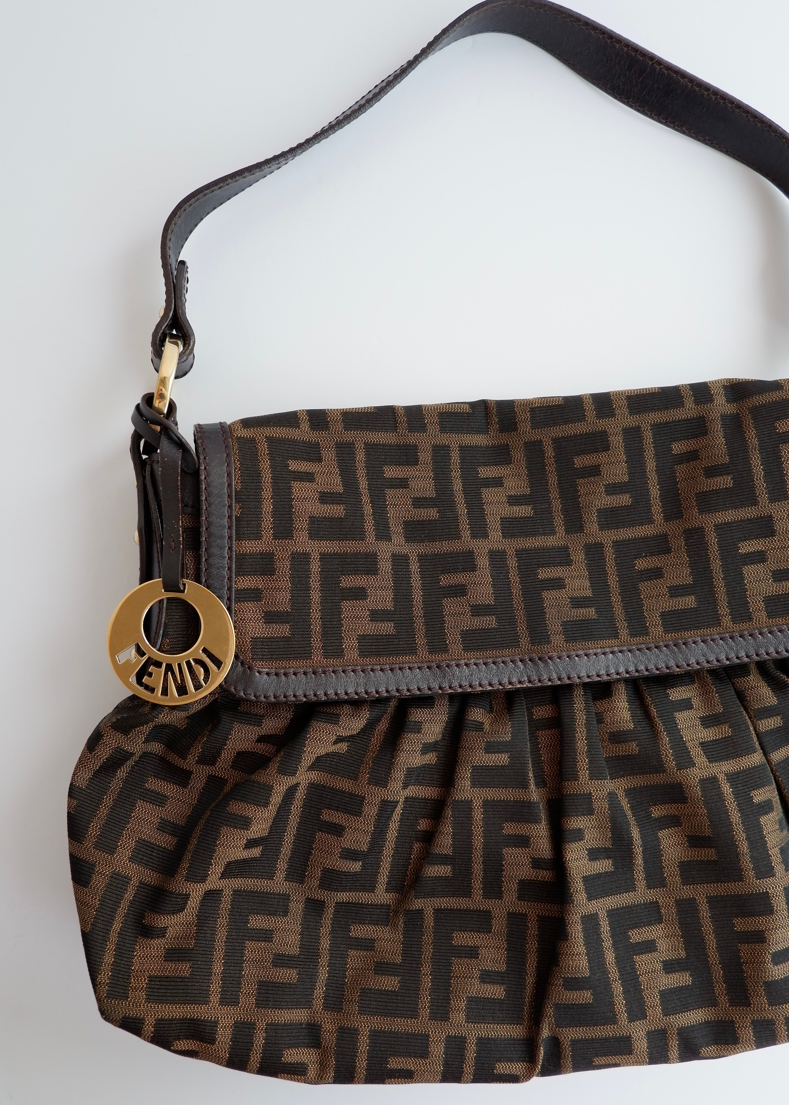 Sac porté épaule Fendi Zucca Chef marron vintage d'occasion authentique