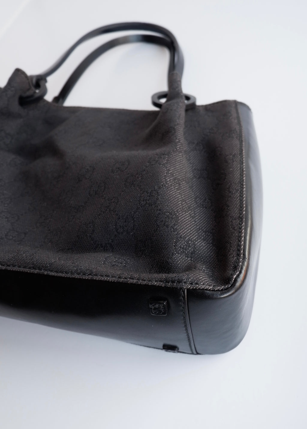 Authentique sac bandoulière Gucci d'occasion en toile GG en jean/cuir noir