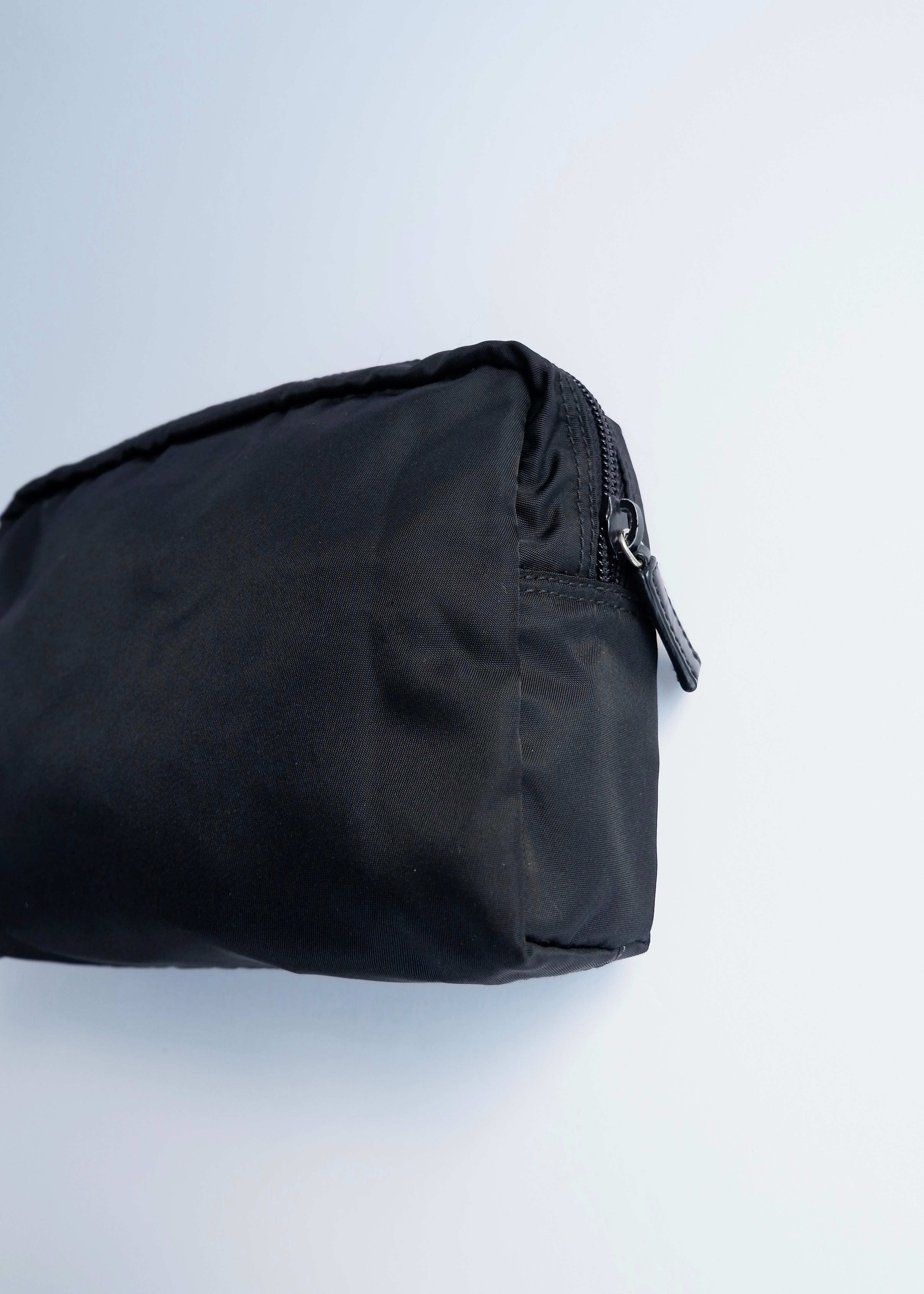 Pochette Prada authentique d'occasion en nylon noir