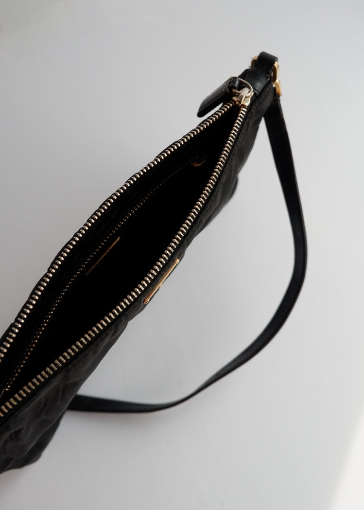 Authentique sac à bandoulière Prada en nylon noir d'occasion
