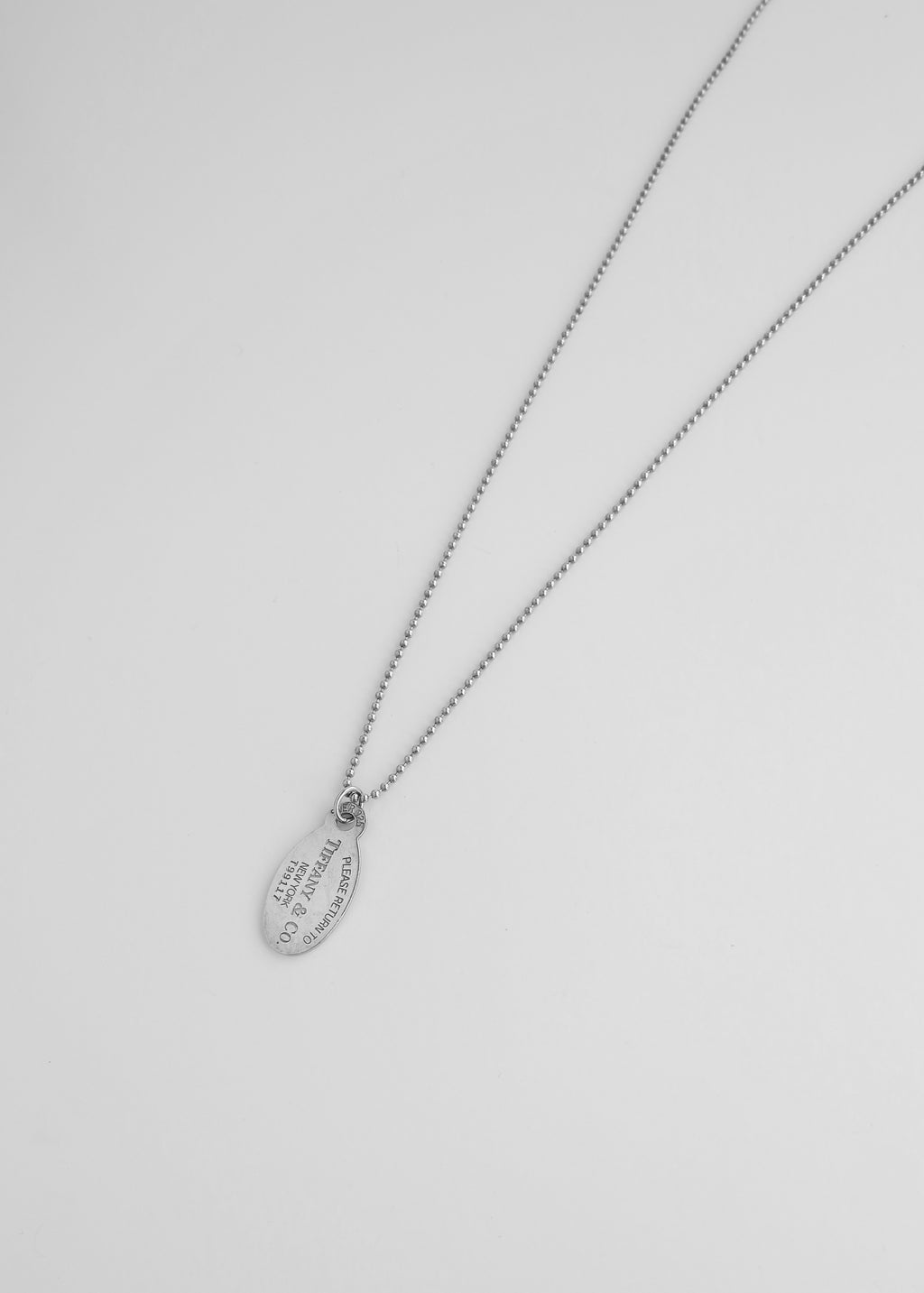 Authentique collier long chaîne avec pendentif plaque militaire Tiffany & Co. en argent d'occasion