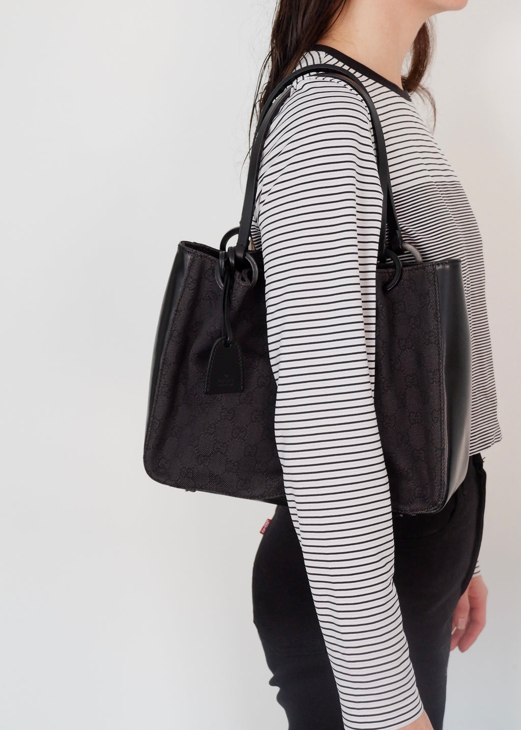 Authentique sac bandoulière Gucci d'occasion en toile GG en jean/cuir noir