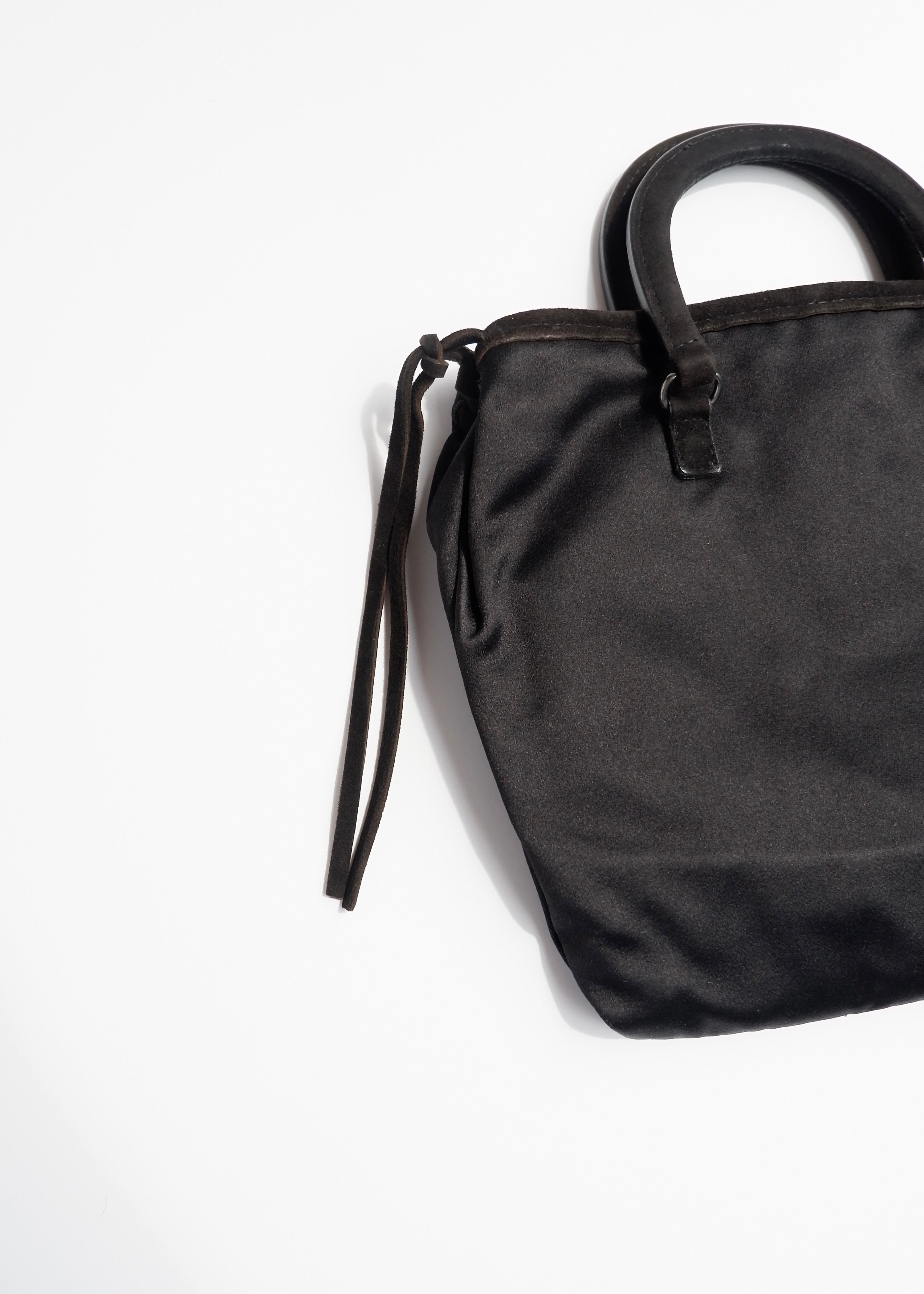 Authentique Sac à main Prada Noir en satin, petit modèle, d'occasion