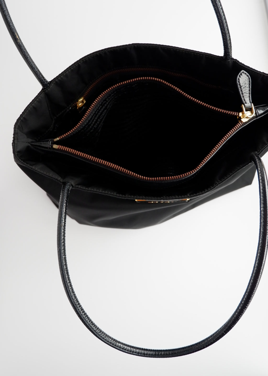 Authentique sac bandoulière Prada en nylon et cuir noir, d'occasion