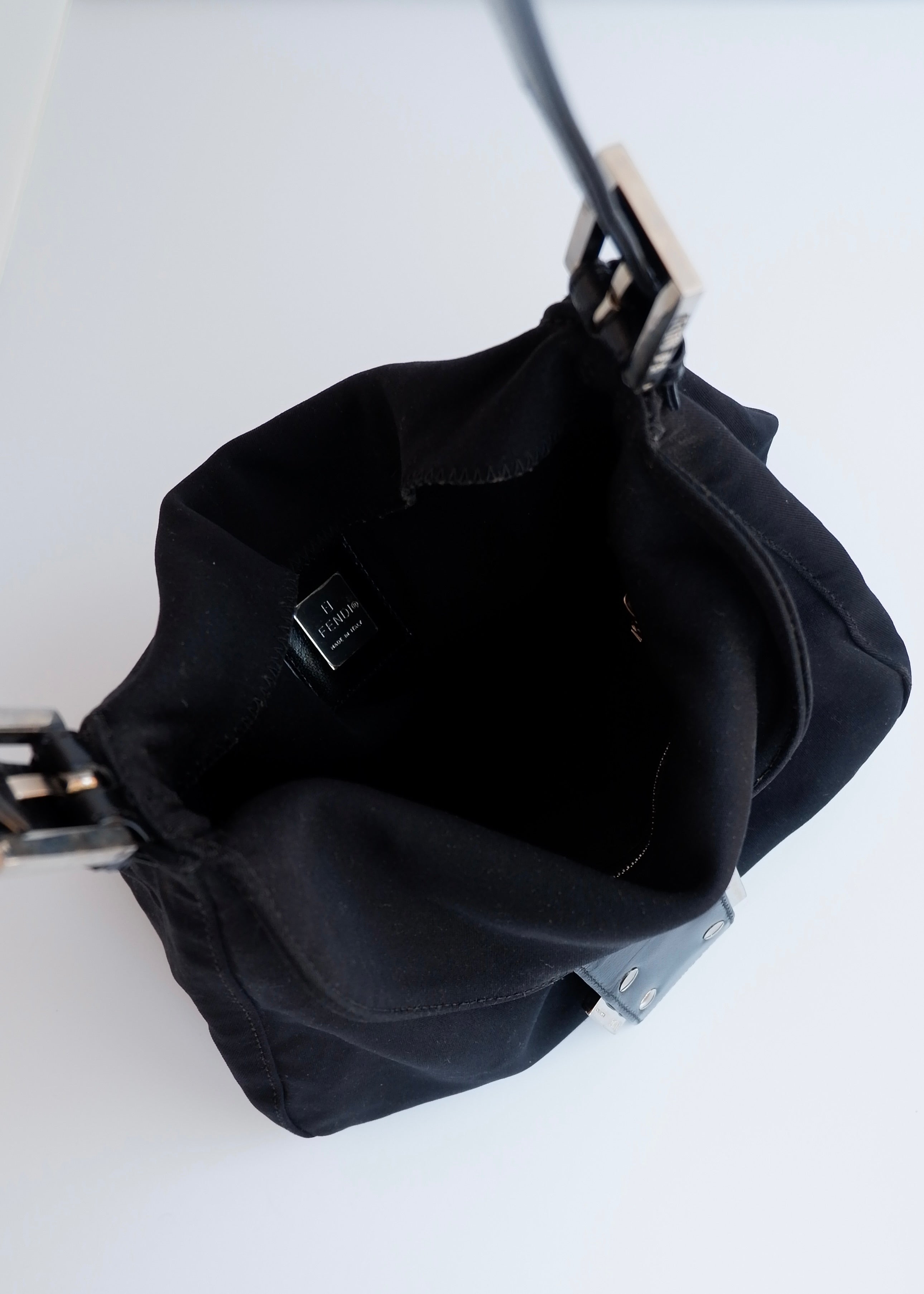 Sac porté épaule baguette Fendi authentique d'occasion en tissu noir