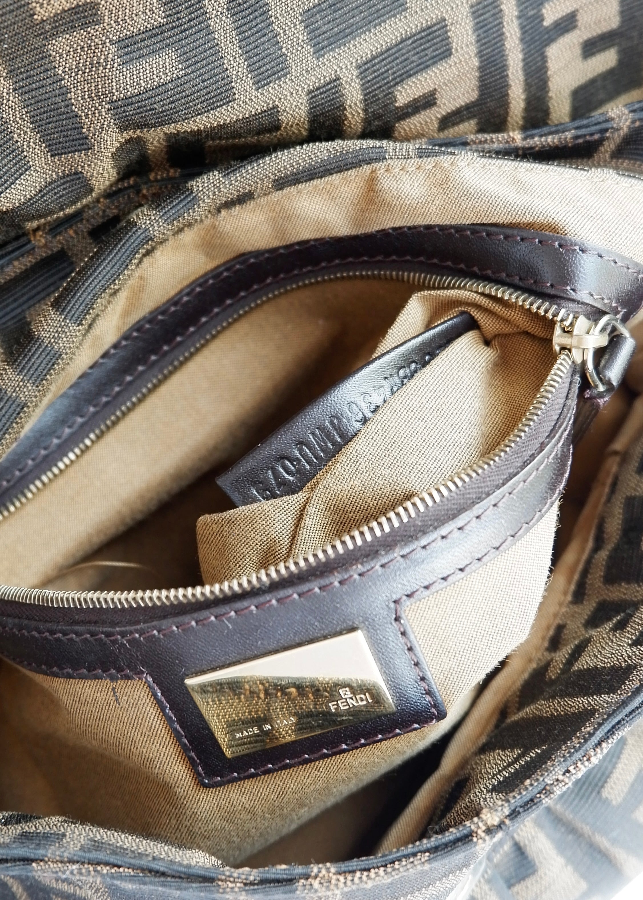 Sac porté épaule Fendi Zucca Chef marron vintage d'occasion authentique