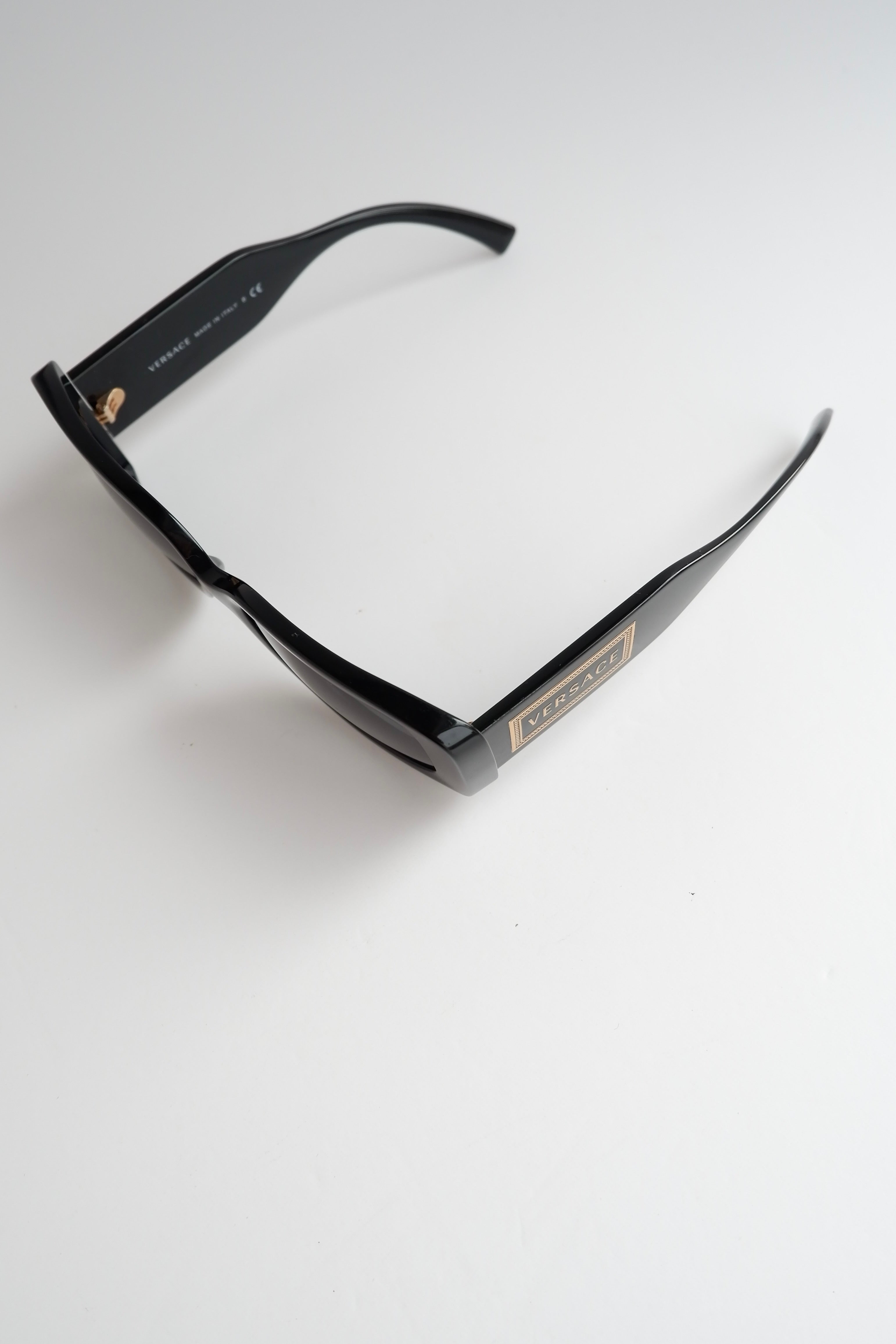 Lunettes de soleil carrées noires Versace d'occasion authentiques