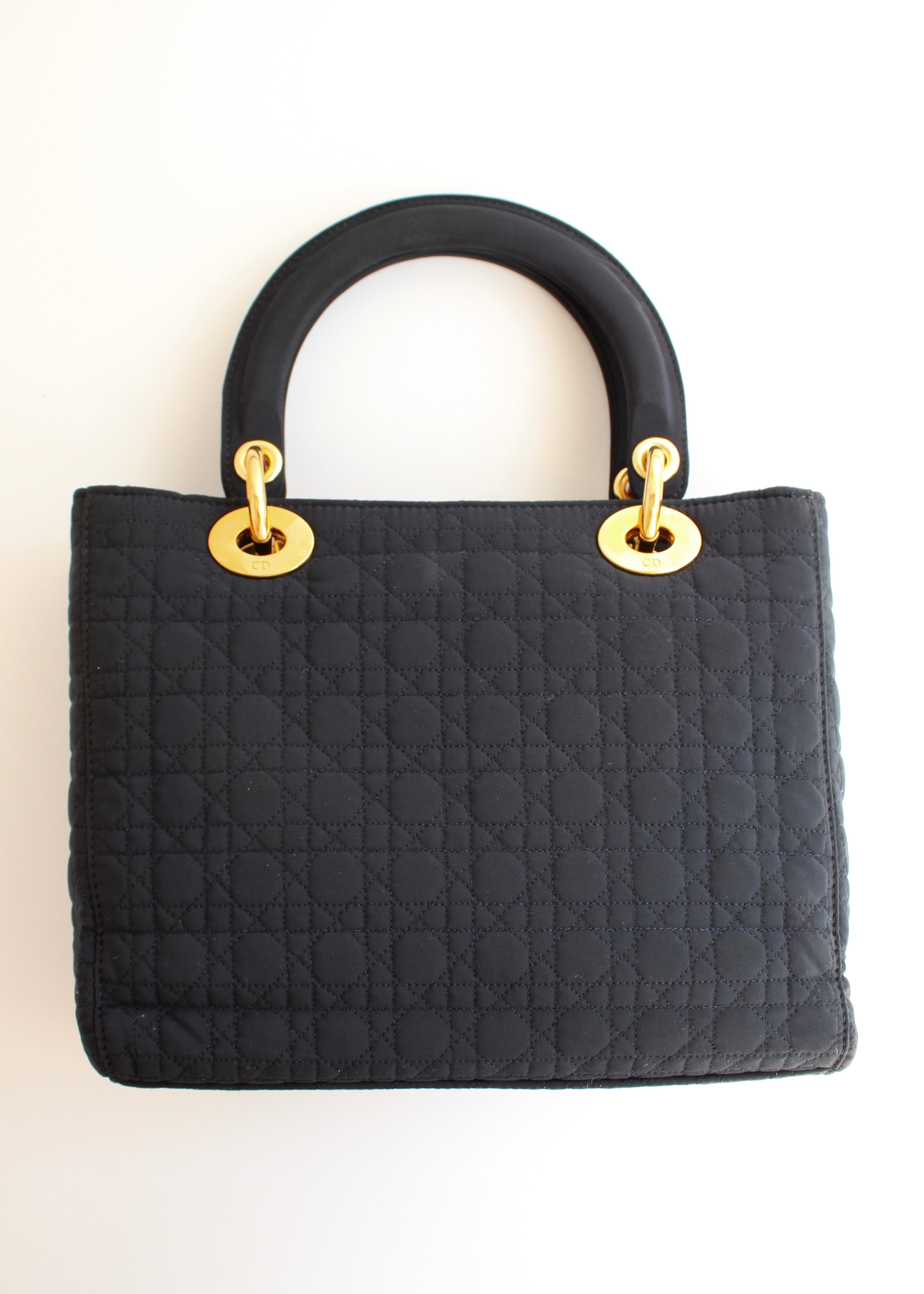 Sac à main Christian Dior Lady Dior Medium en toile bleu marine, d'occasion authentique, avec accastillage doré