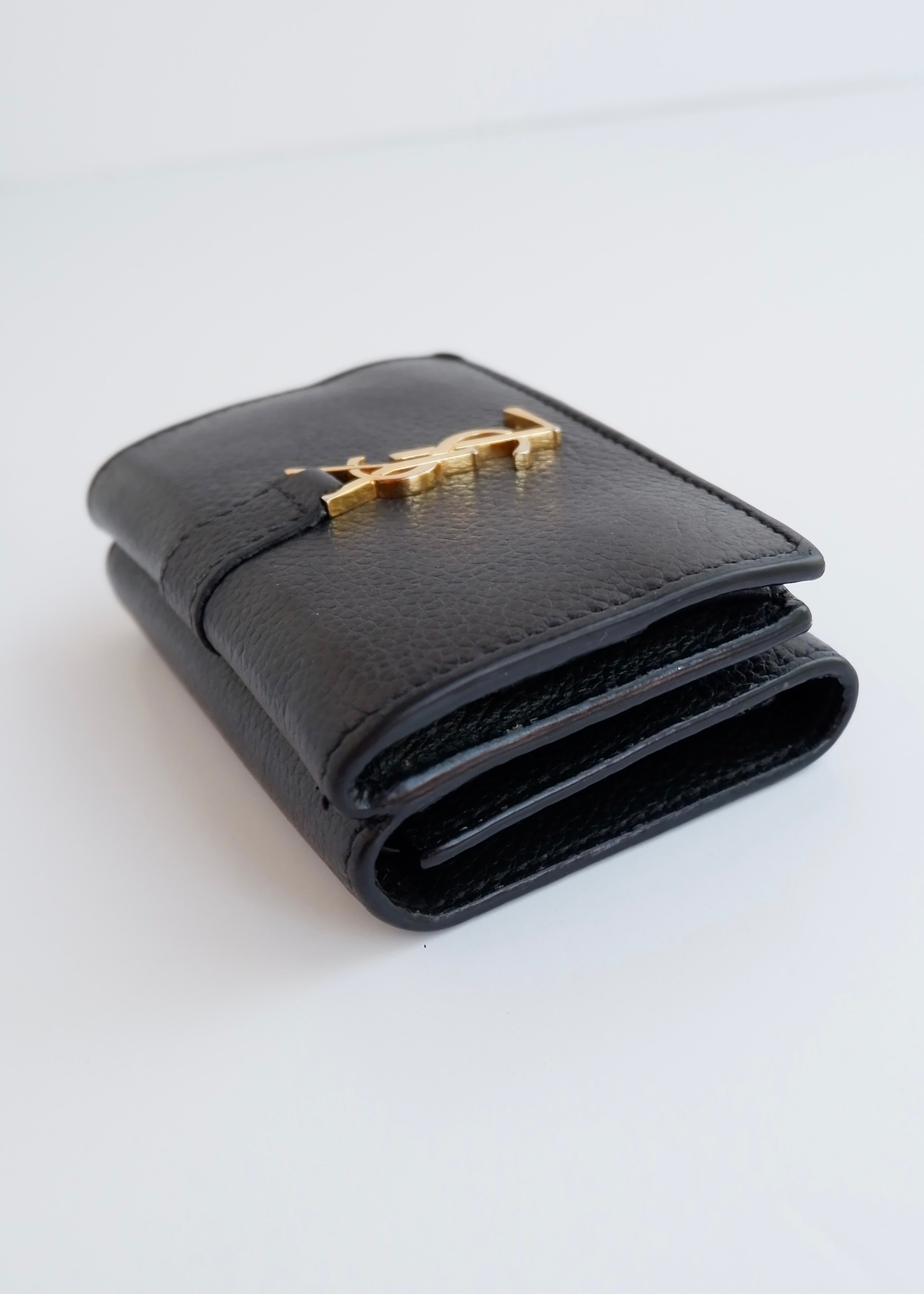 Authentique portefeuille bifold YSL en cuir gris foncé d'occasion
