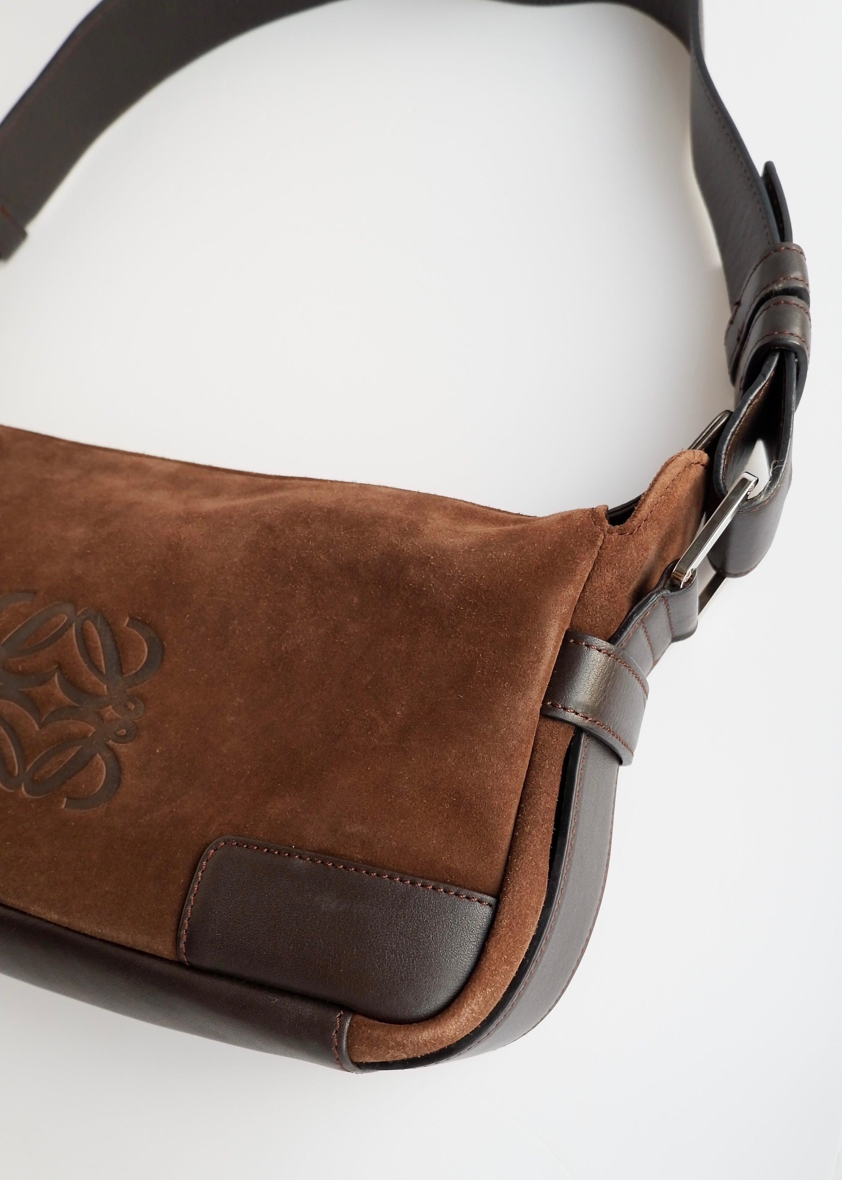 Sac bandoulière Loewe d'occasion authentique en daim marron