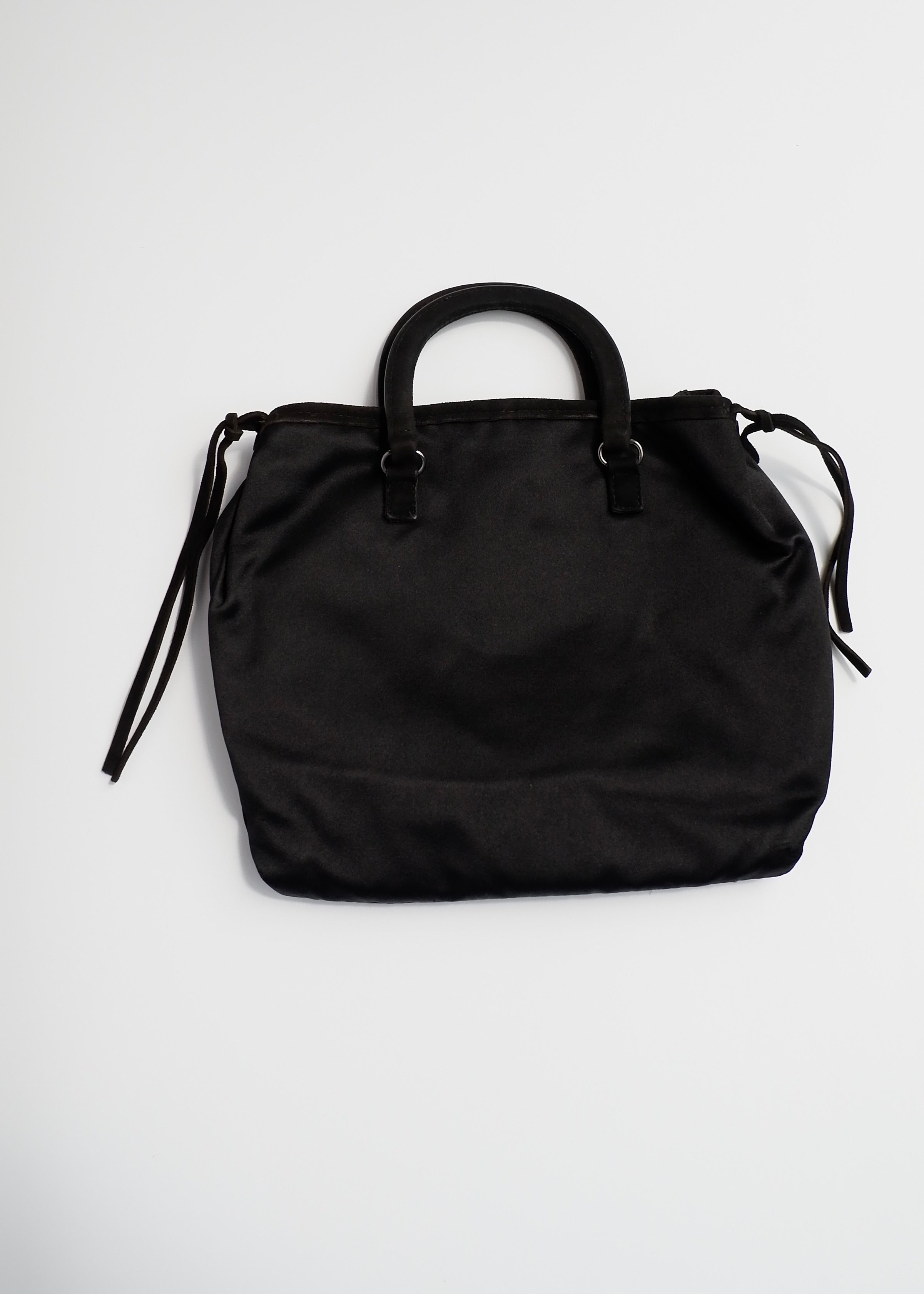 Authentique Sac à main Prada Noir en satin, petit modèle, d'occasion