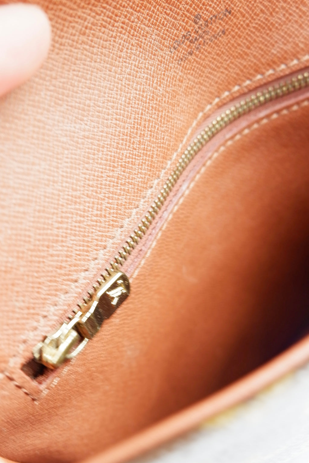 Authentique sac bandoulière Louis Vuitton Monogram Chanty d'occasion