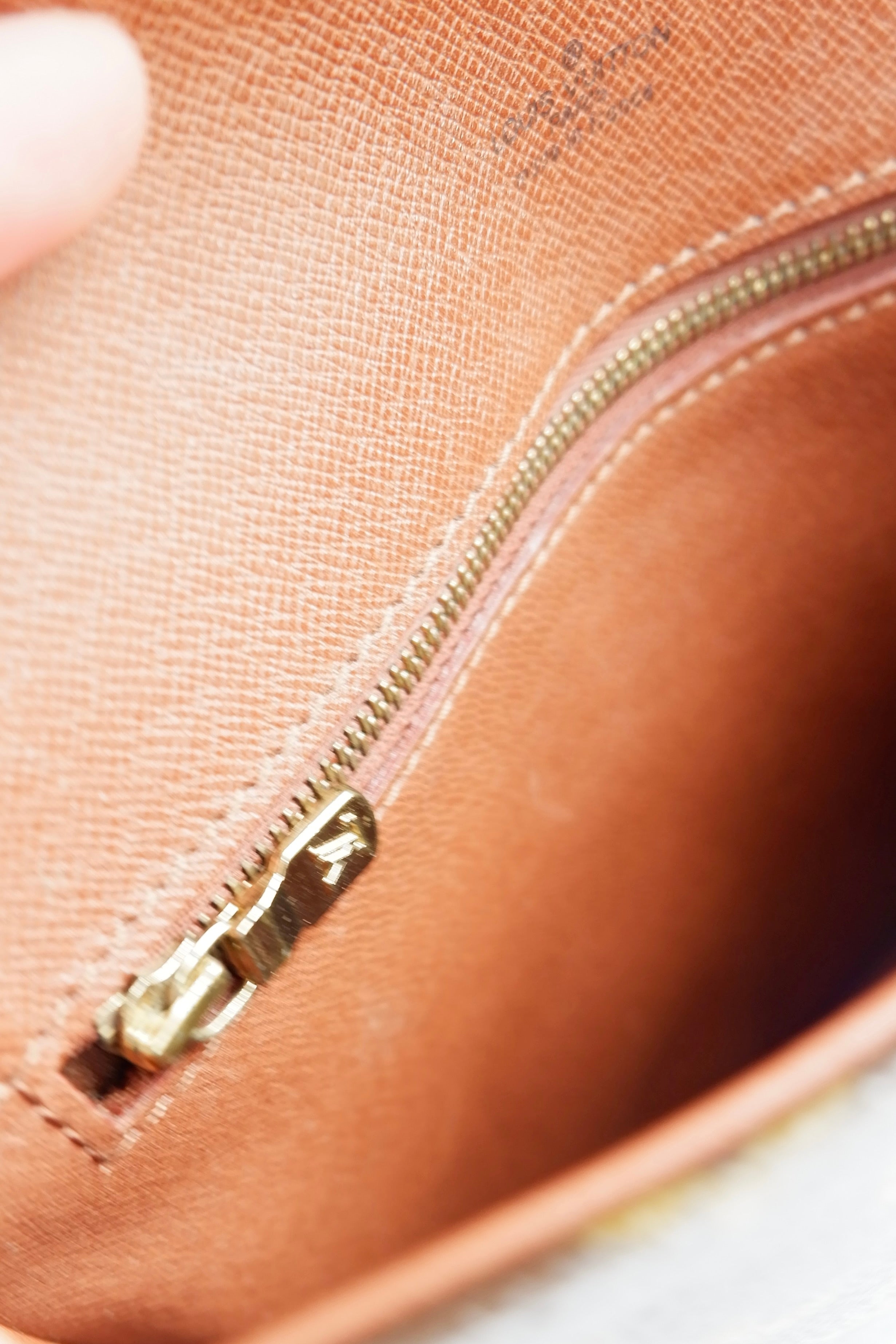 Authentique sac bandoulière Louis Vuitton Monogram Chanty d'occasion