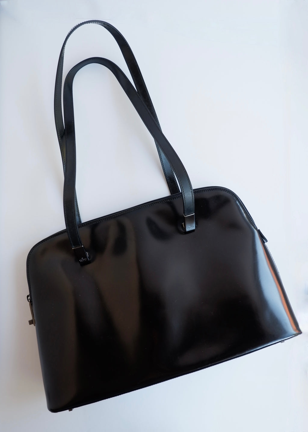 Sac bandoulière long Gucci authentique d'occasion en cuir verni noir