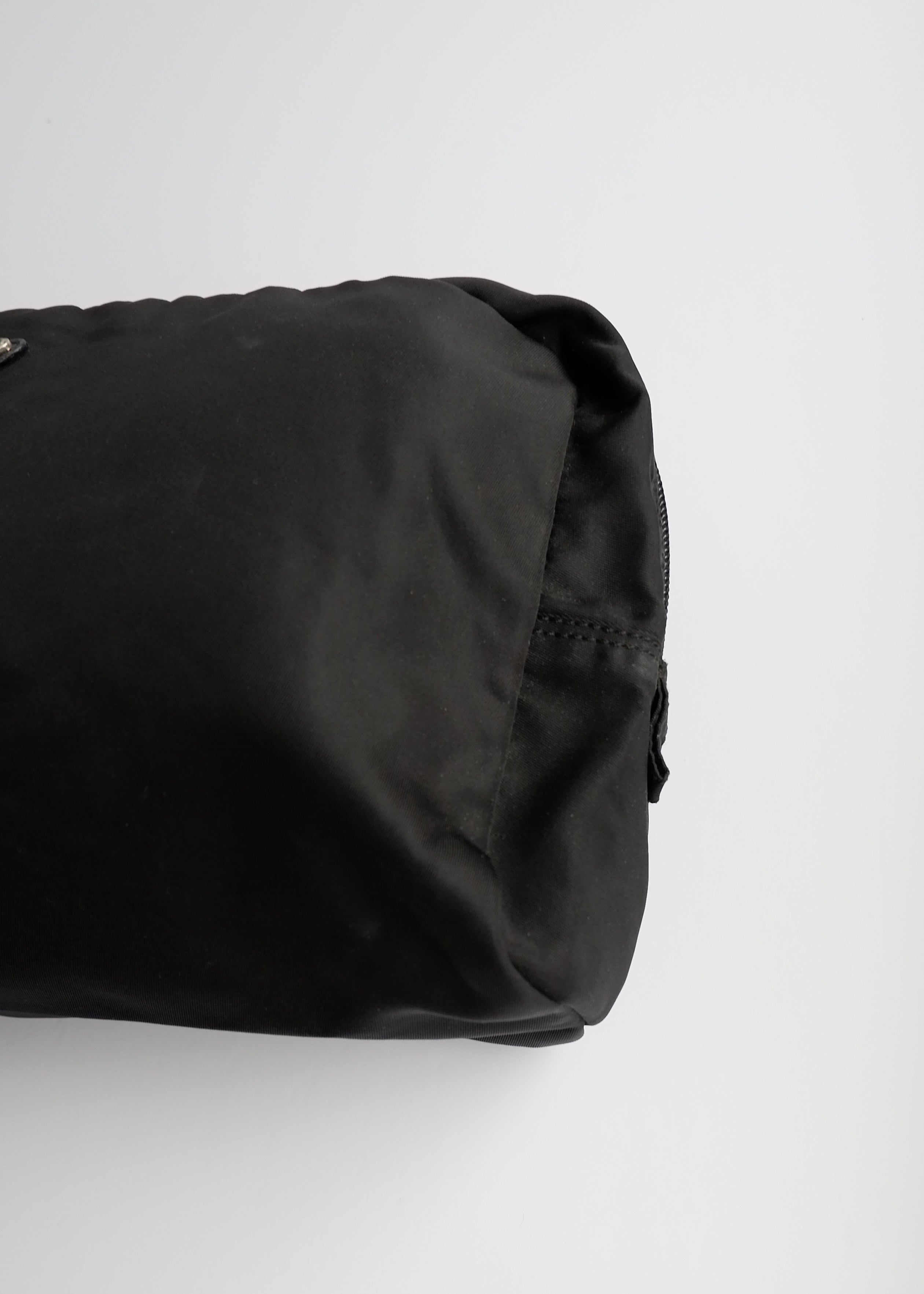 Authentique Pochette Prada Noire en Nylon Grand Modèle d'occasion