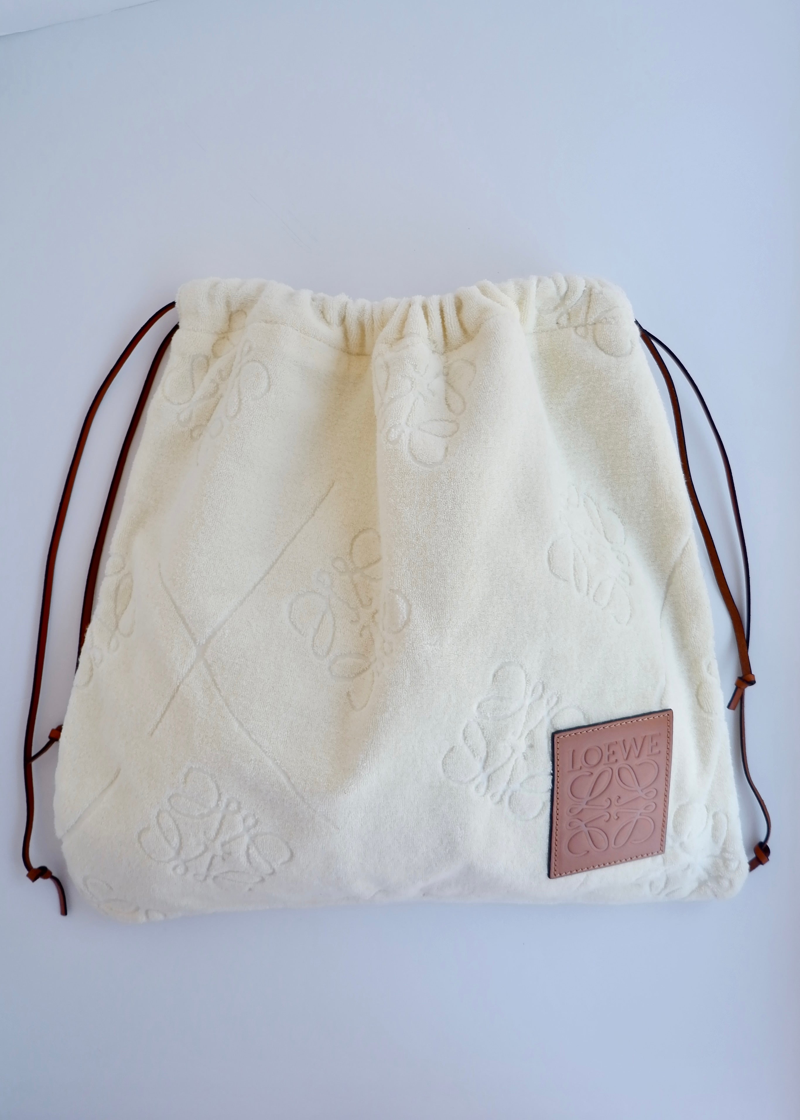 Pochette Loewe x Paula's Ibiza en tissu éponge crème, authentique et d'occasion