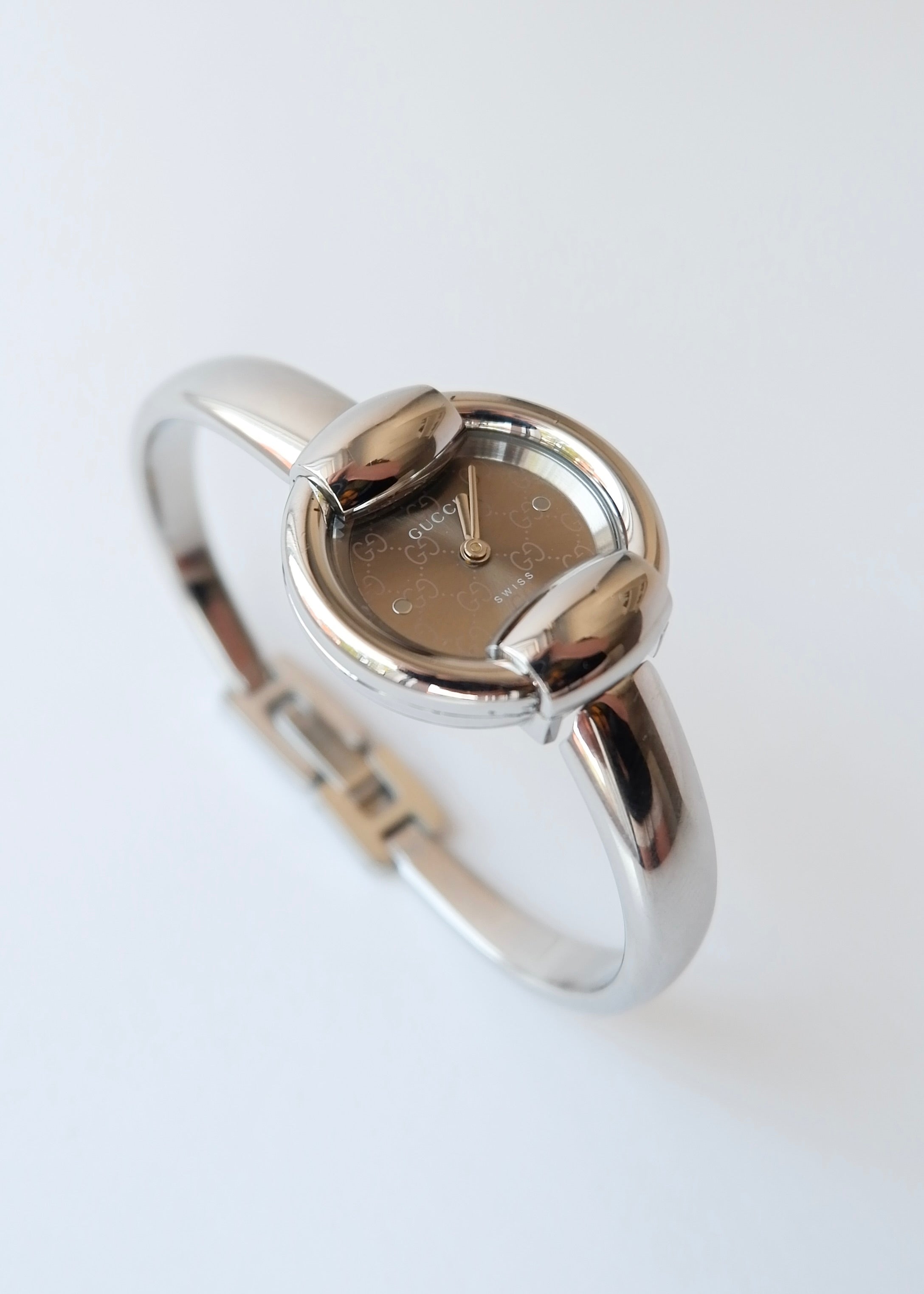 Preowned Gucci Silver Thin Band Circle Face Stainless Steel Watch