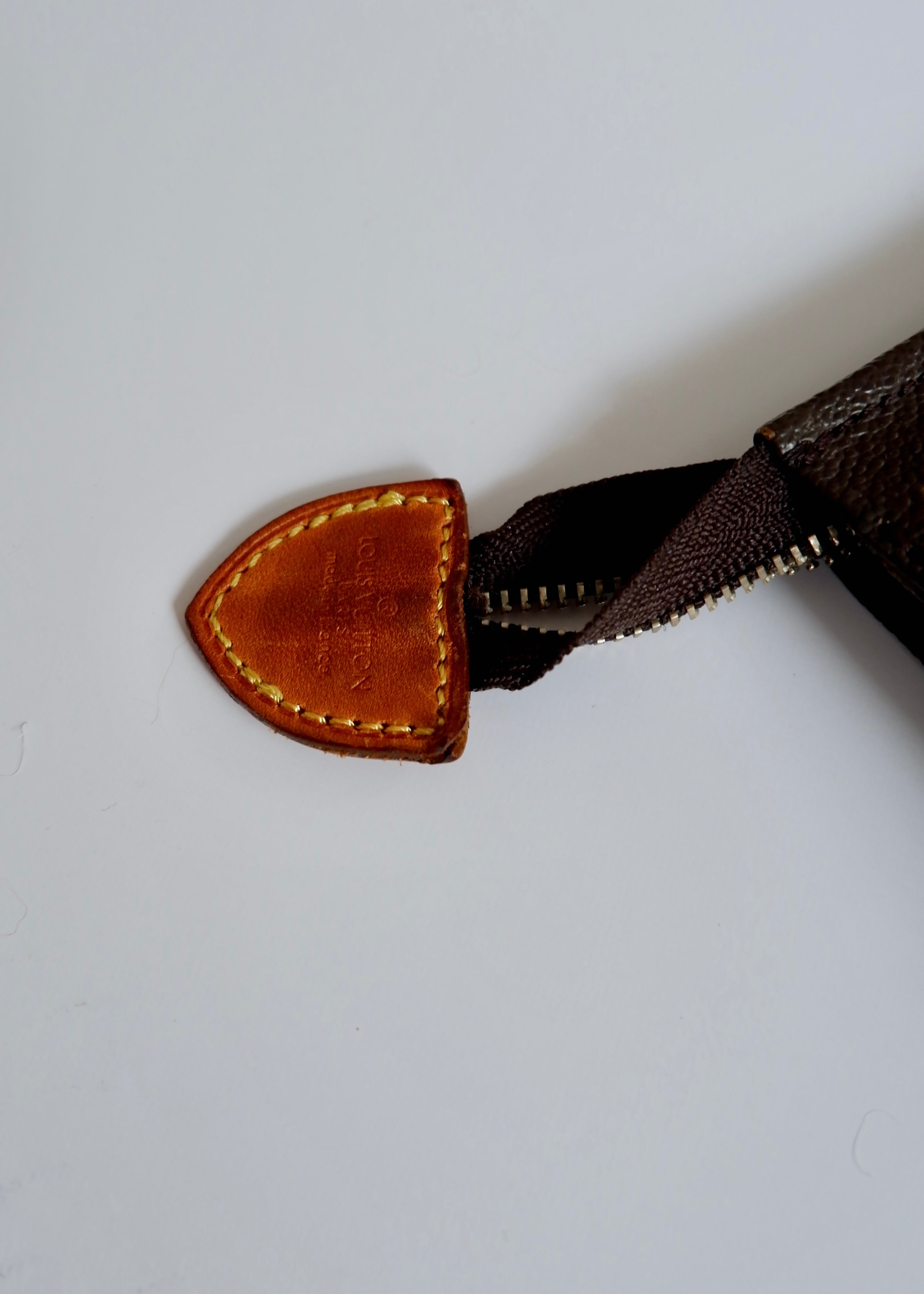 Authentique trousse de toilette monogramme Louis Vuitton d'occasion 26
