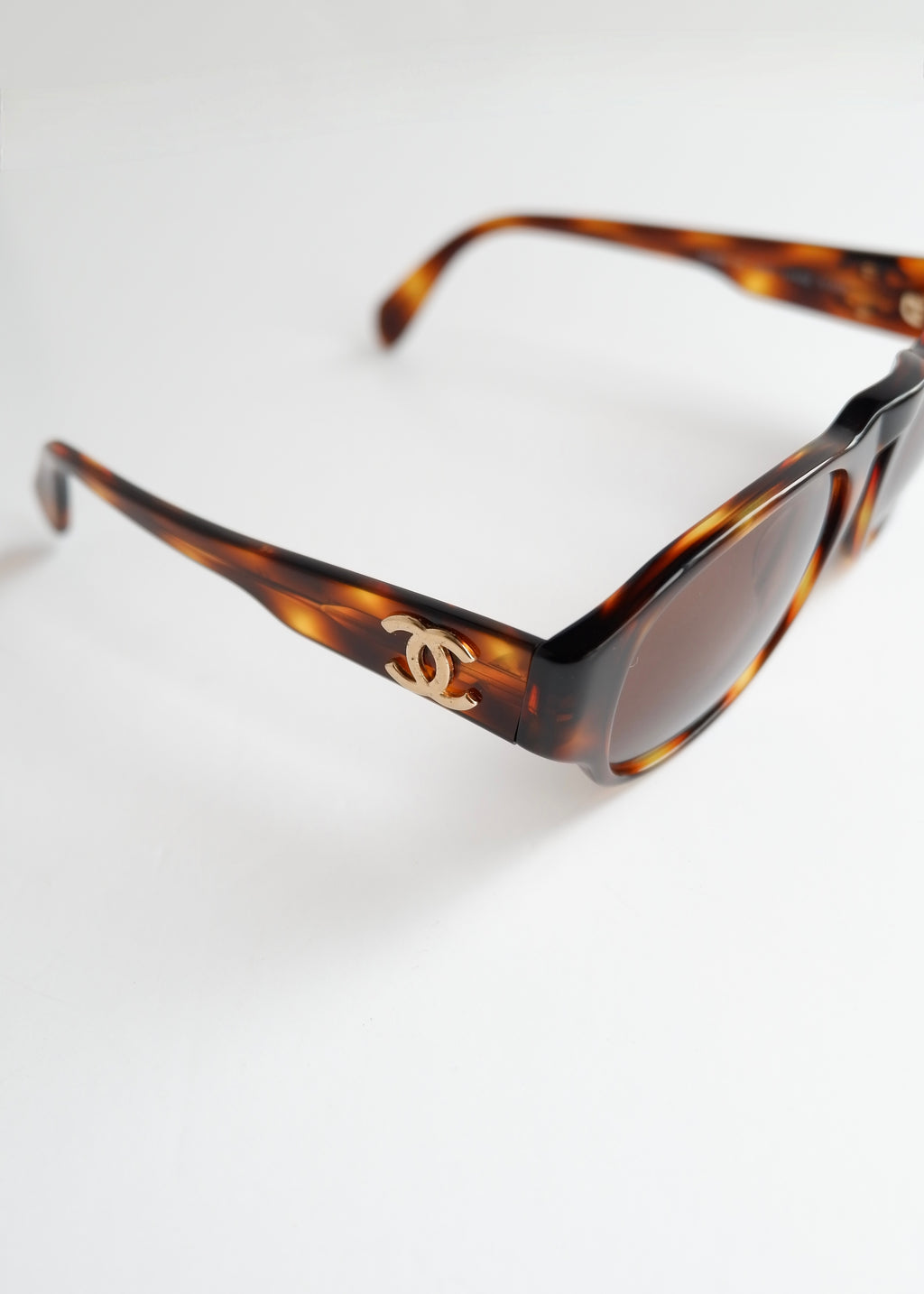 Preowned Chanel	Brown Tortoise CC Logo Sunglasses