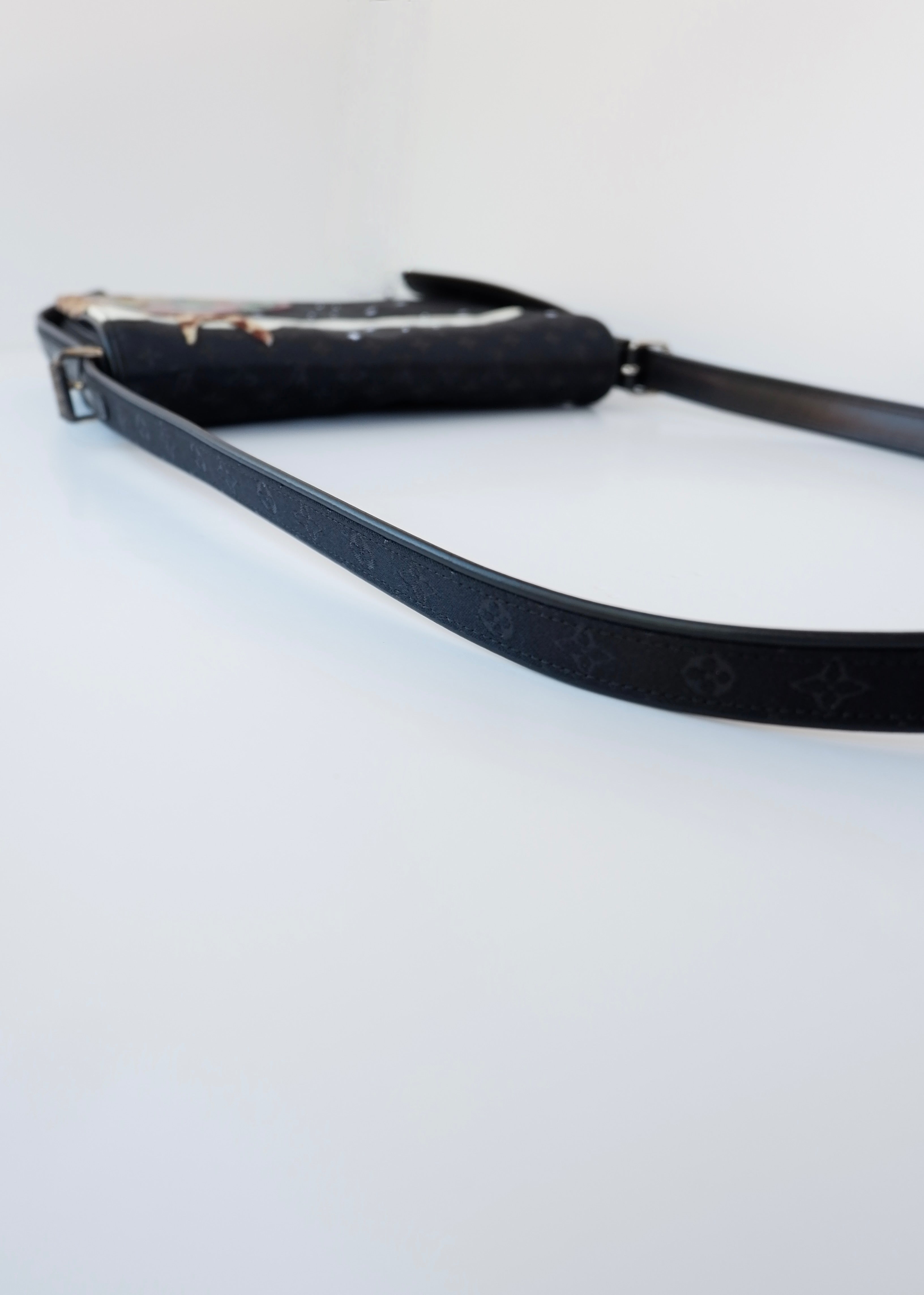 Preowned Louis Vuitton Limited Edition Conte de Fees Musette Bag