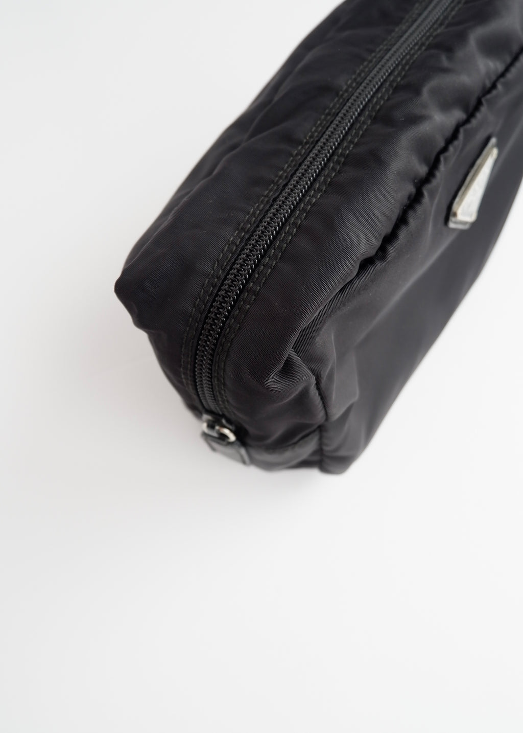 Pochette Prada authentique d'occasion en nylon noir