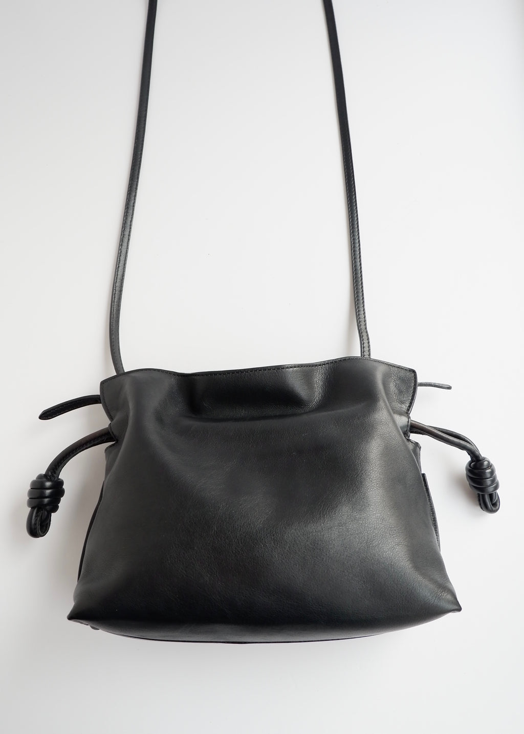 Pochette/sac bandoulière Loewe Flamenco Knot en cuir noir authentique d'occasion