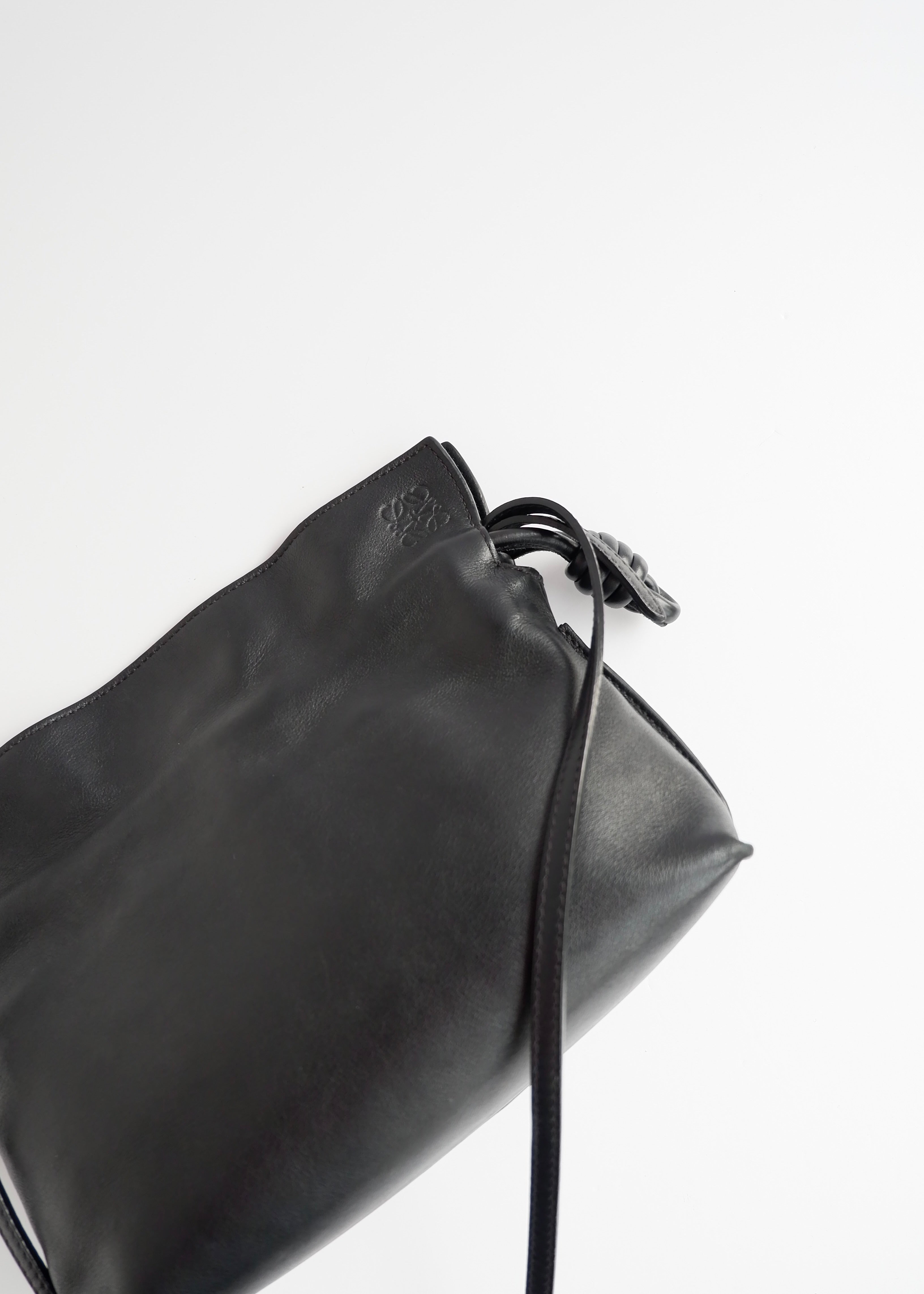 Pochette/sac bandoulière Loewe Flamenco Knot en cuir noir authentique d'occasion
