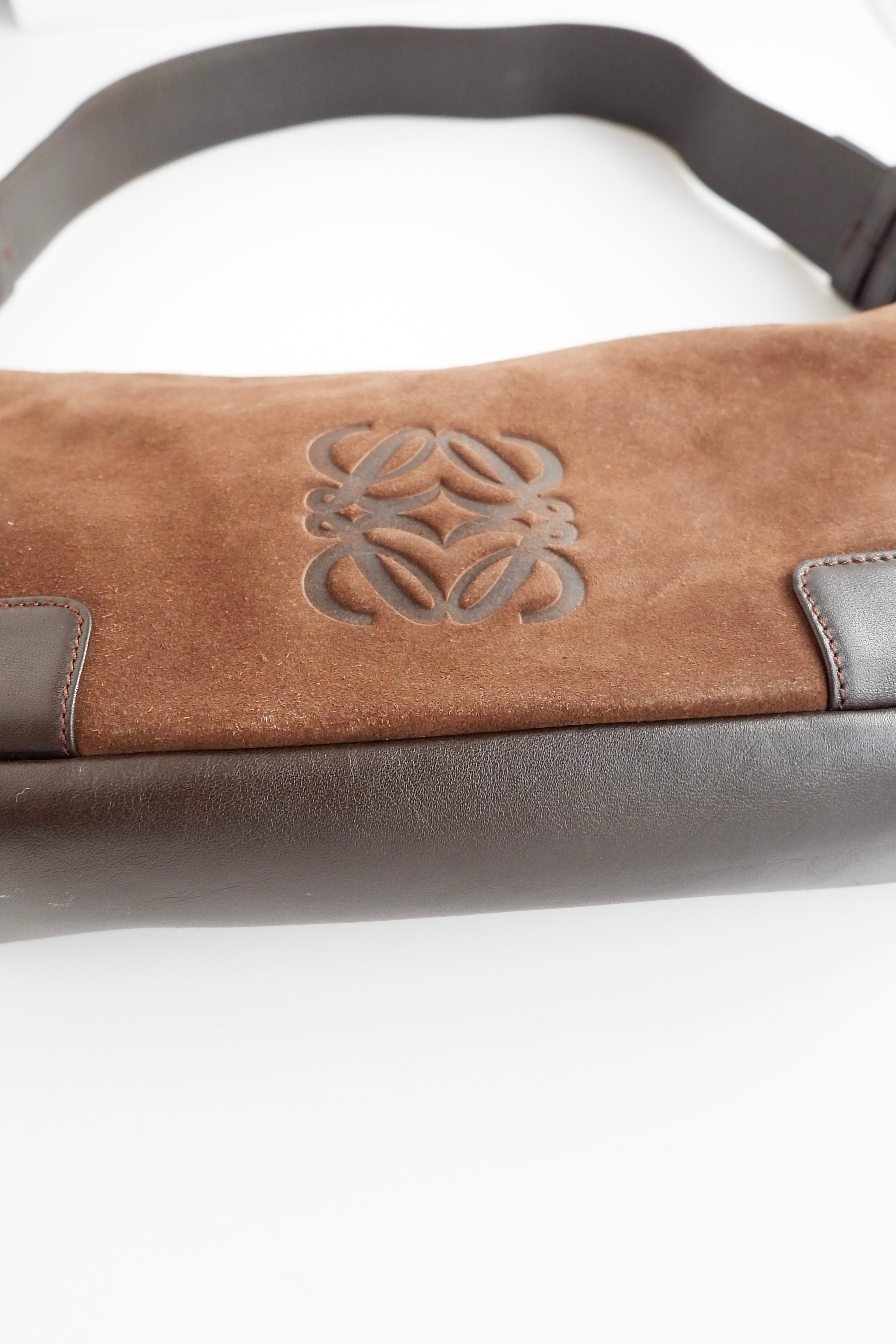 Sac bandoulière Loewe d'occasion authentique en daim marron