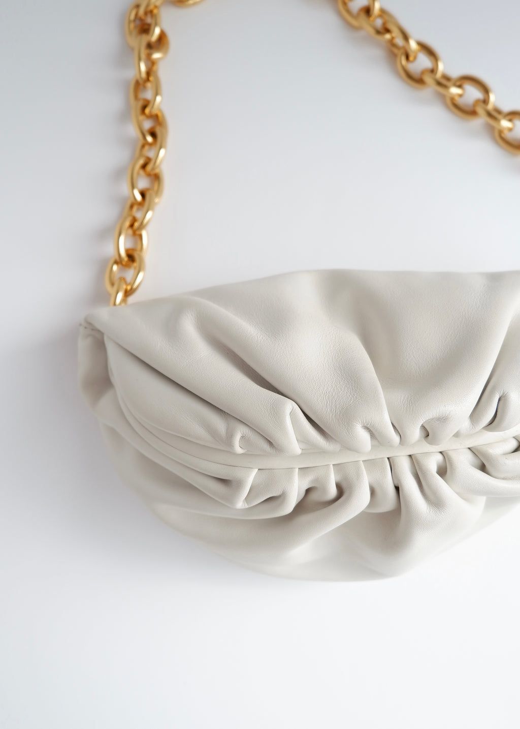Sac banane Bottega Veneta The Pouch en cuir blanc authentique d'occasion