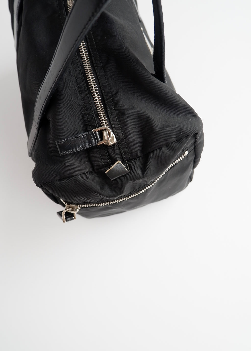 Sac à bandoulière Prada Bowler en nylon noir authentique d'occasion