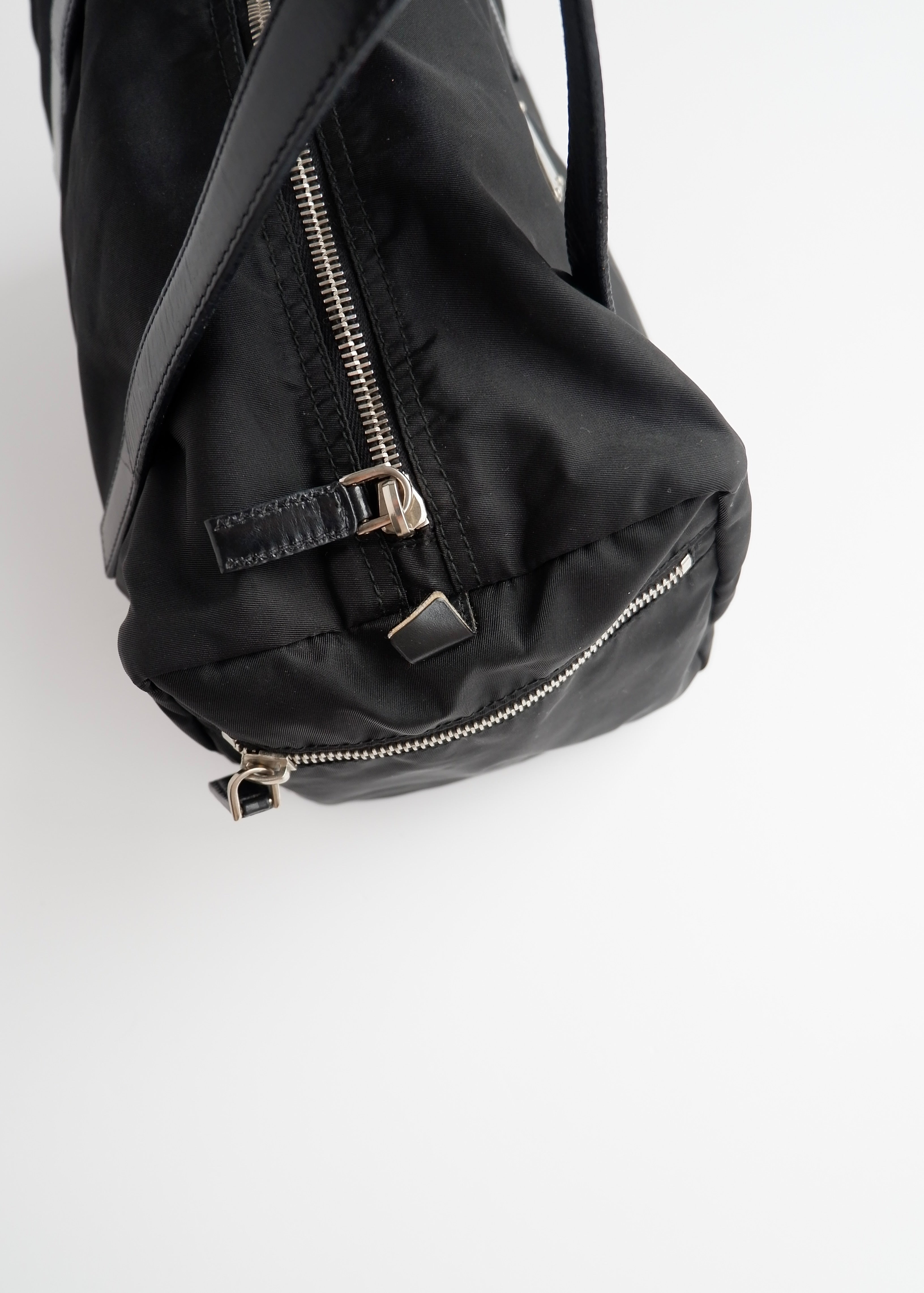 Sac à bandoulière Prada Bowler en nylon noir authentique d'occasion
