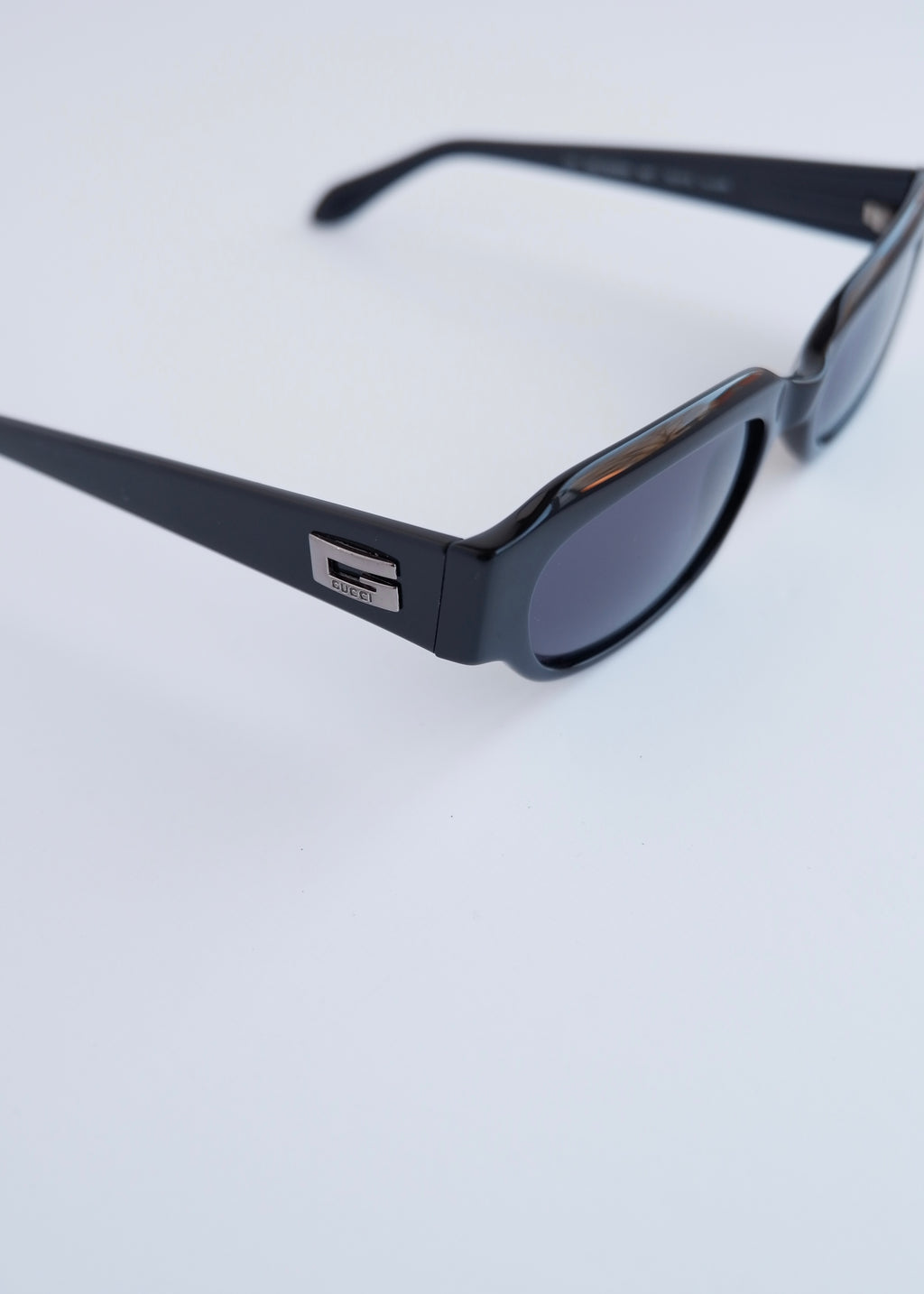 Authentiques lunettes de soleil à monture carrée noire Gucci d'occasion