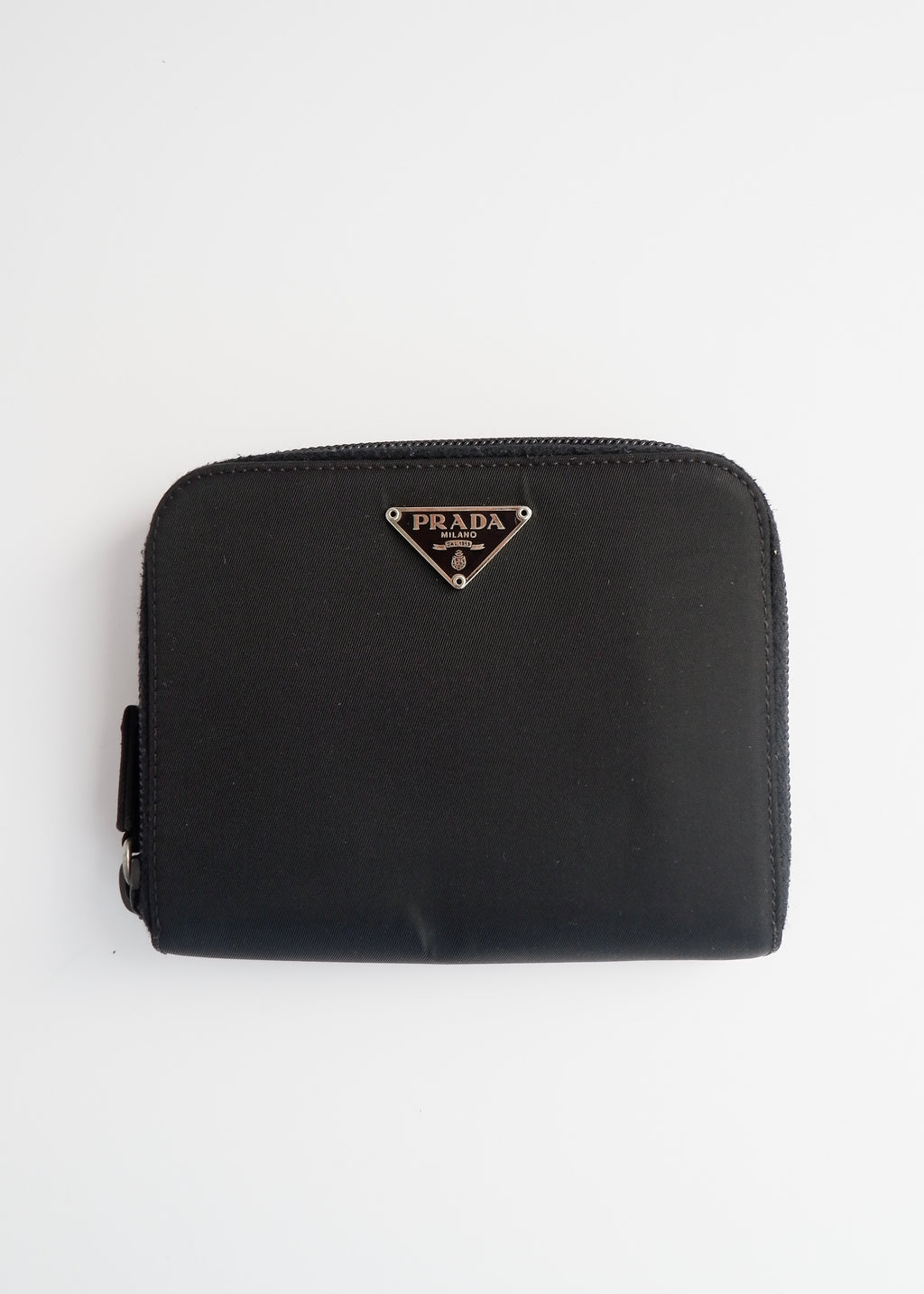 Portefeuille pliable Prada authentique en nylon noir d'occasion
