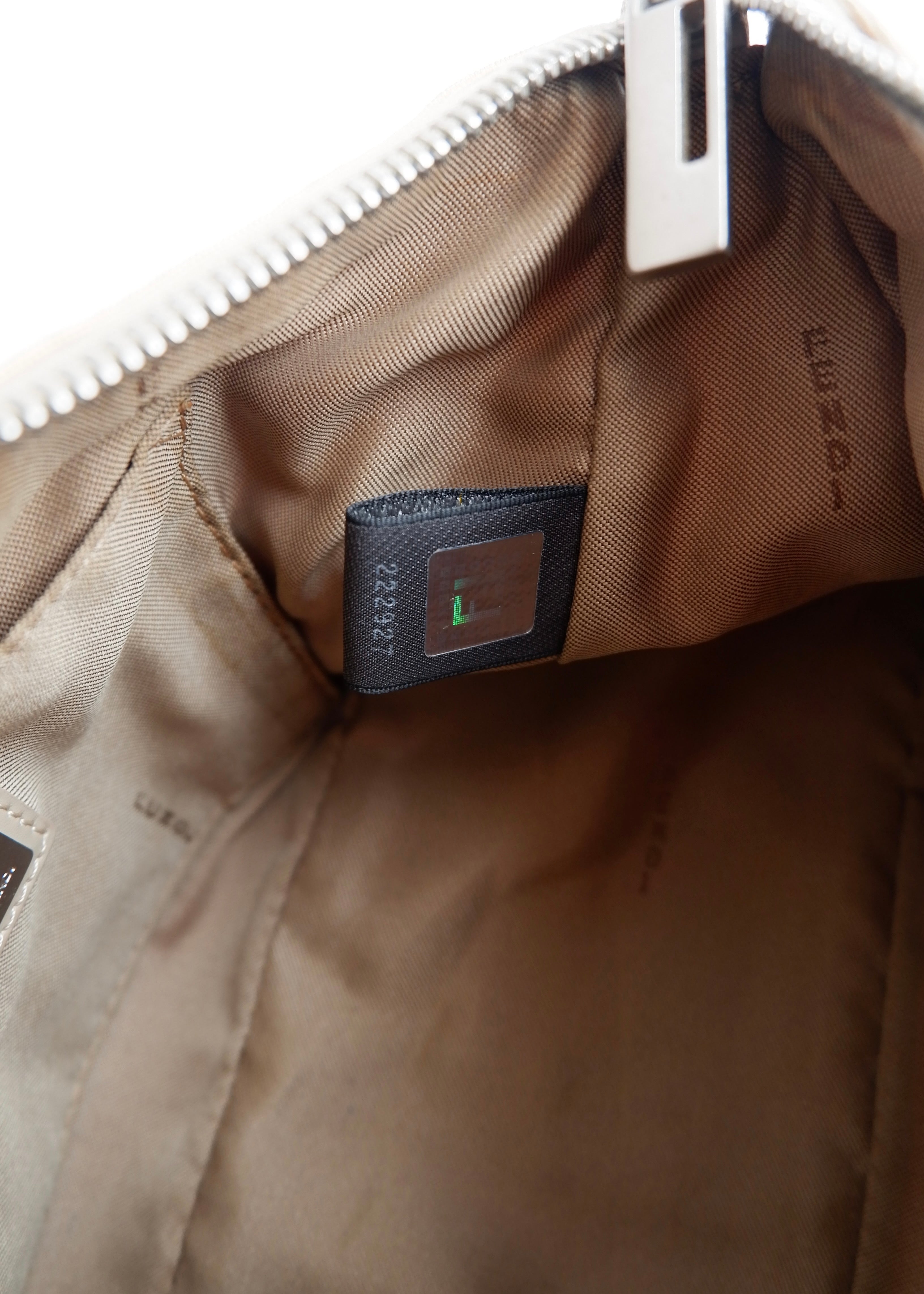 Authentique sac porté épaule Fendi Zucchino Pochette beige d'occasion