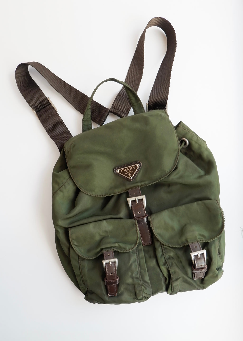 Sac à dos Prada en nylon vert authentique d'occasion