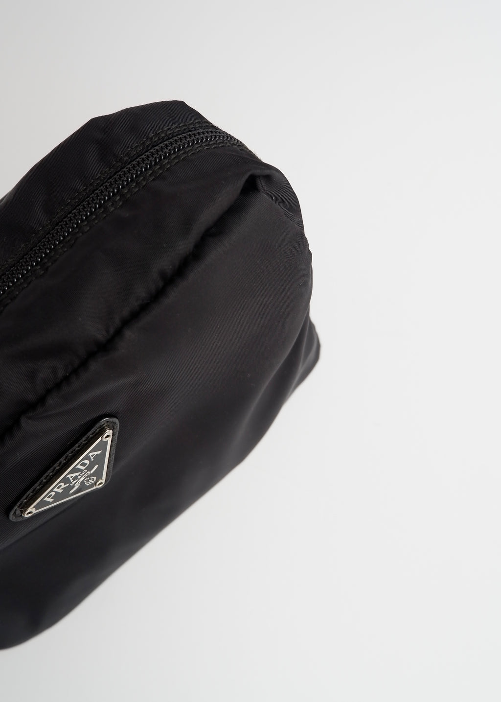 Pochette Prada authentique d'occasion en nylon noir