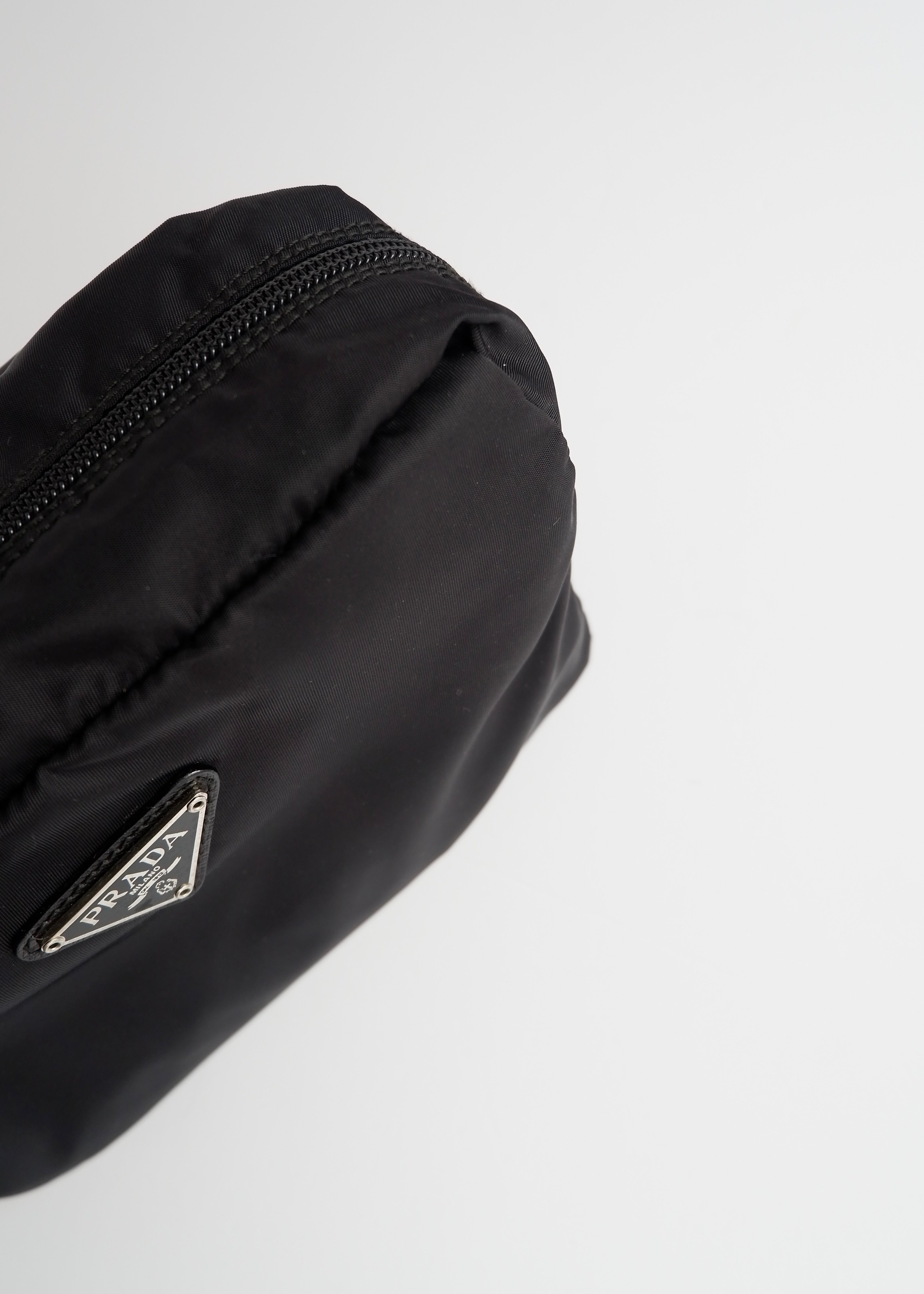 Pochette Prada authentique d'occasion en nylon noir