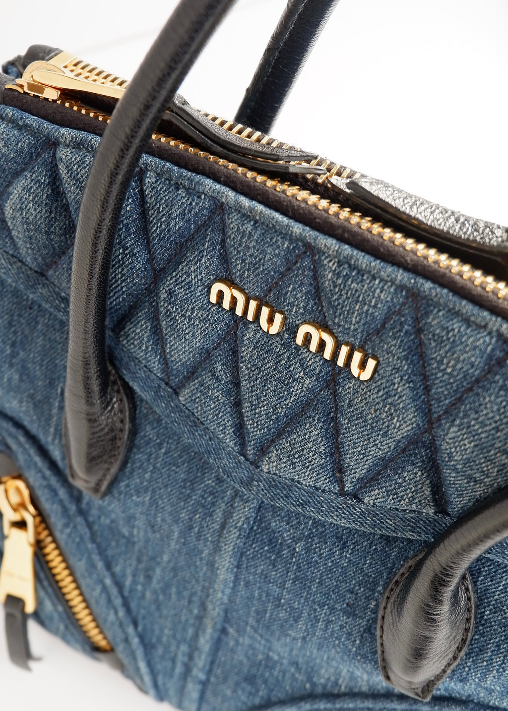 Sac Miu Miu authentique d'occasion en jean à poignée et à deux voies