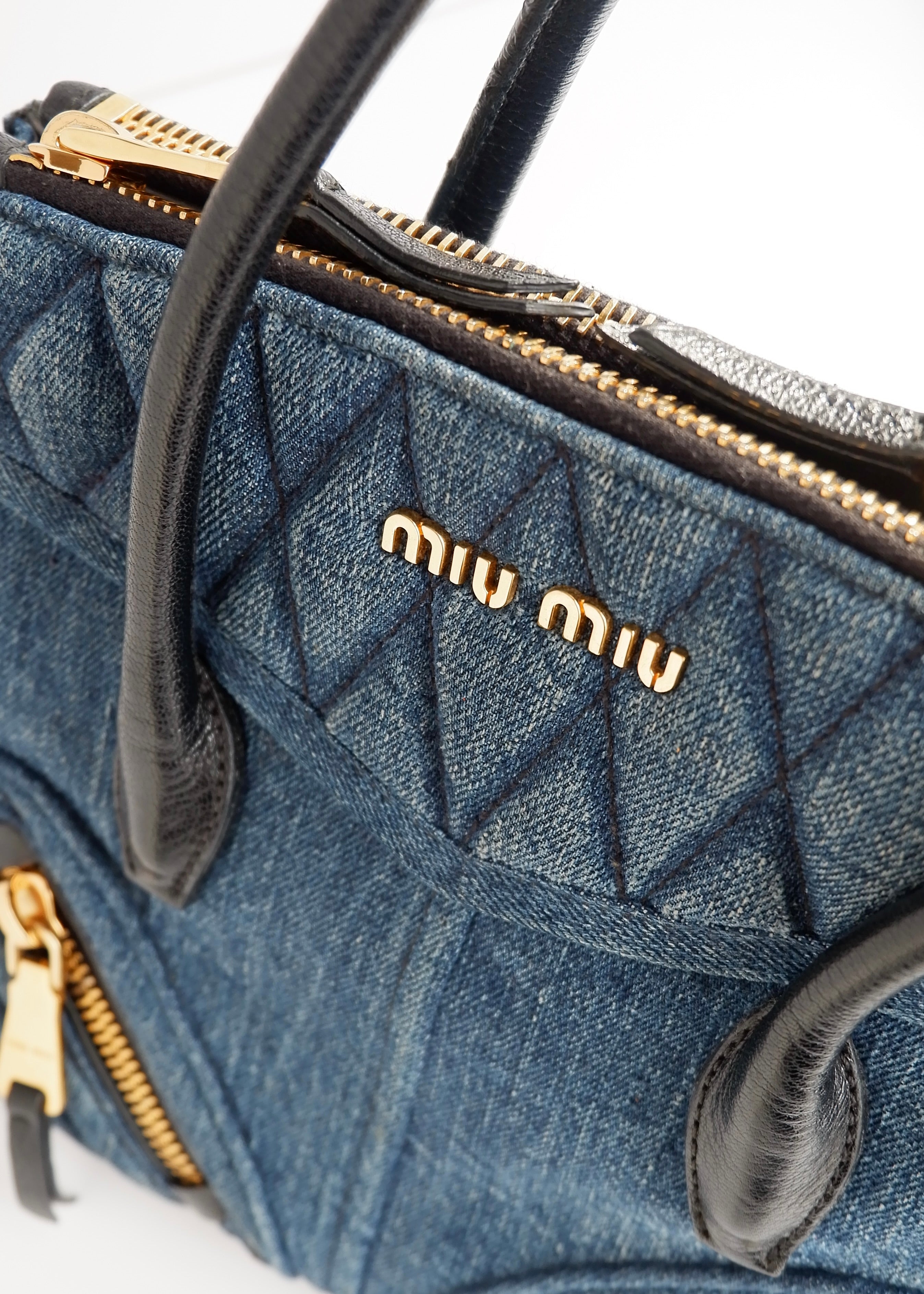 Sac Miu Miu authentique d'occasion en jean à poignée et à deux voies