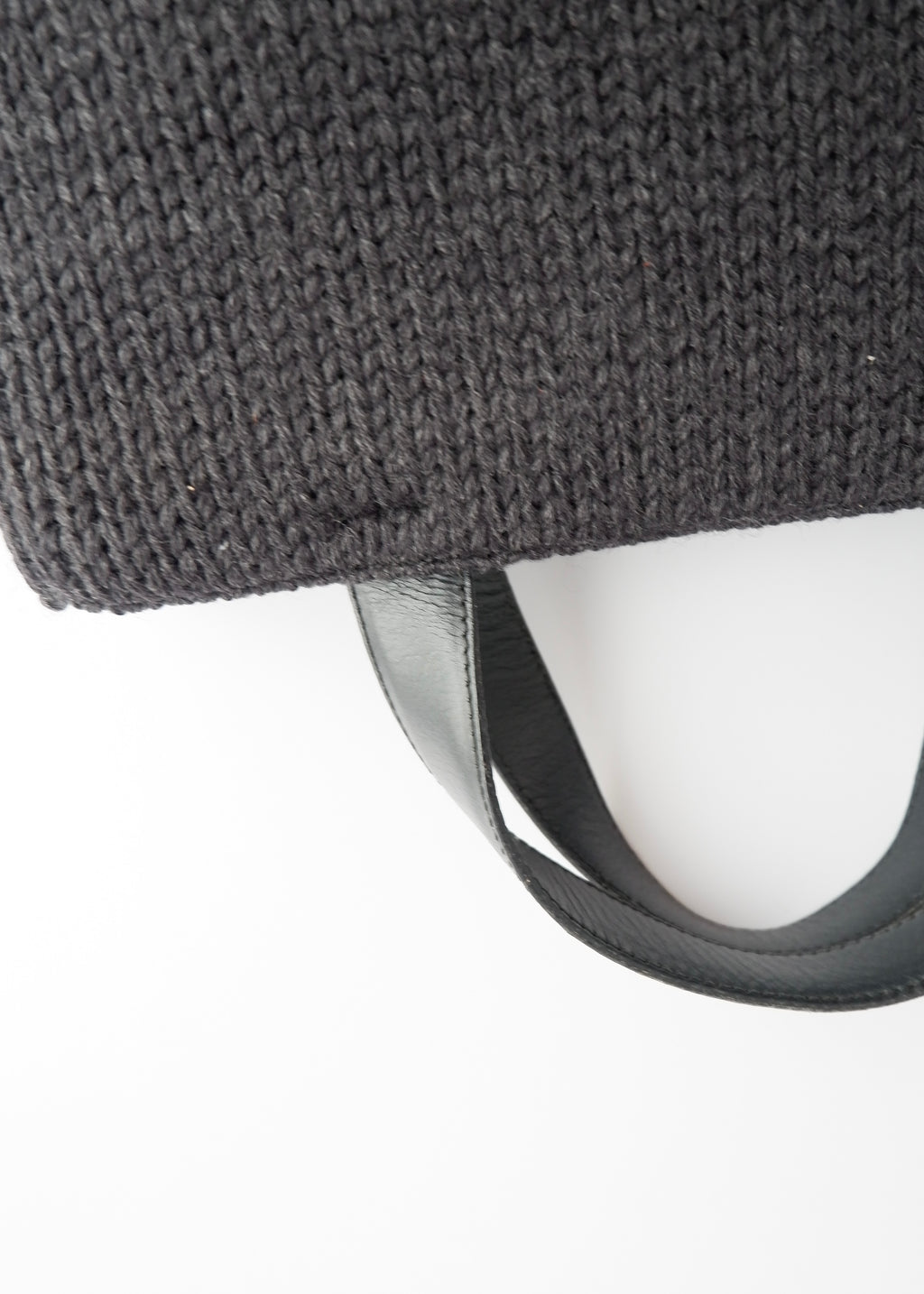 Authentique sac à main Prada en tricot et cuir noir d'occasion