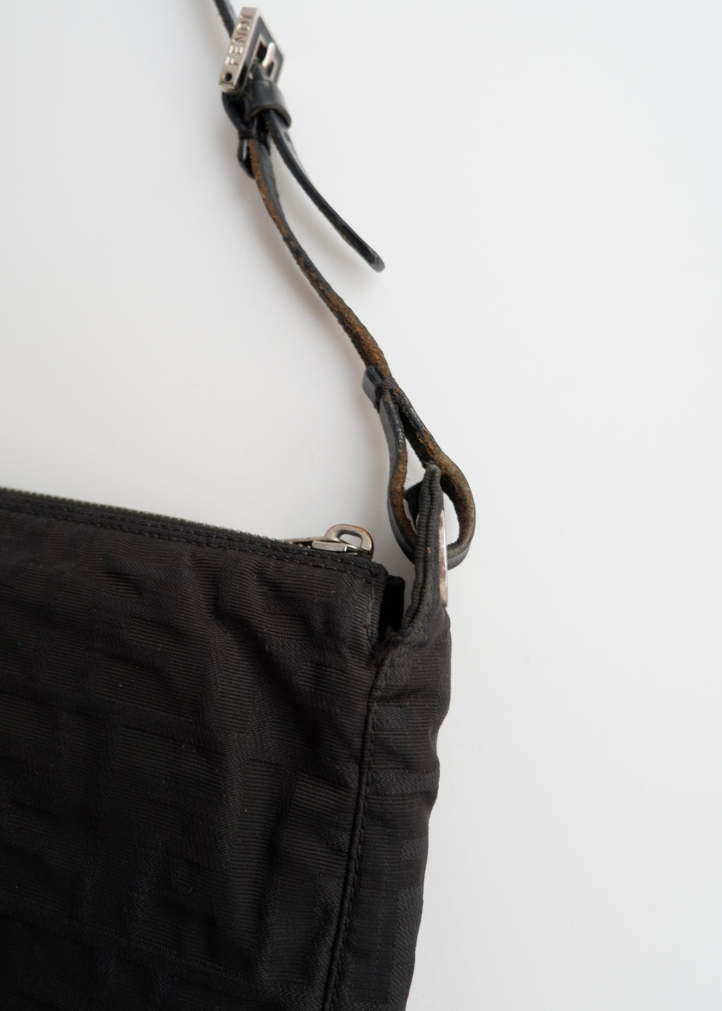 Sac bandoulière Fendi Zucca en toile noire authentique d'occasion