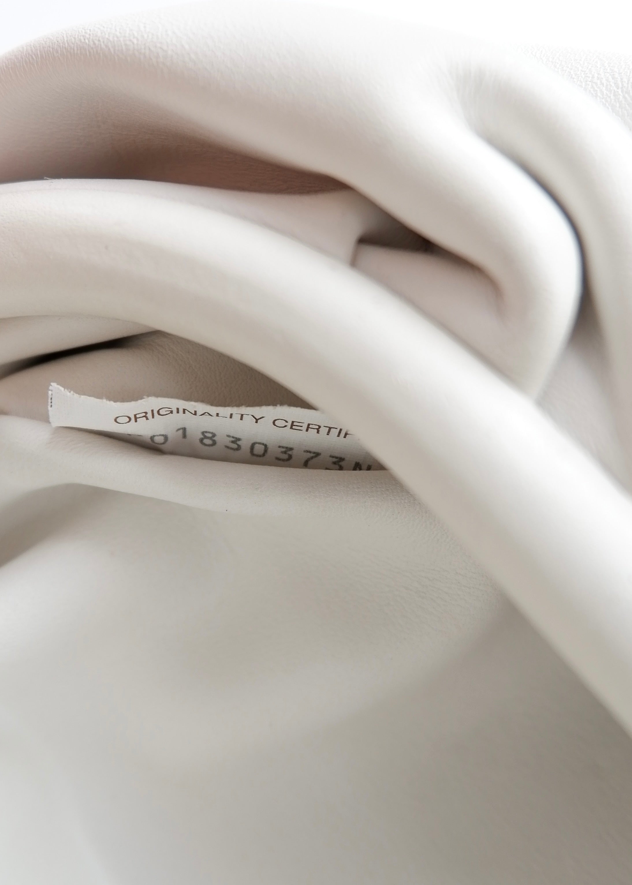 Sac banane Bottega Veneta The Pouch en cuir blanc authentique d'occasion